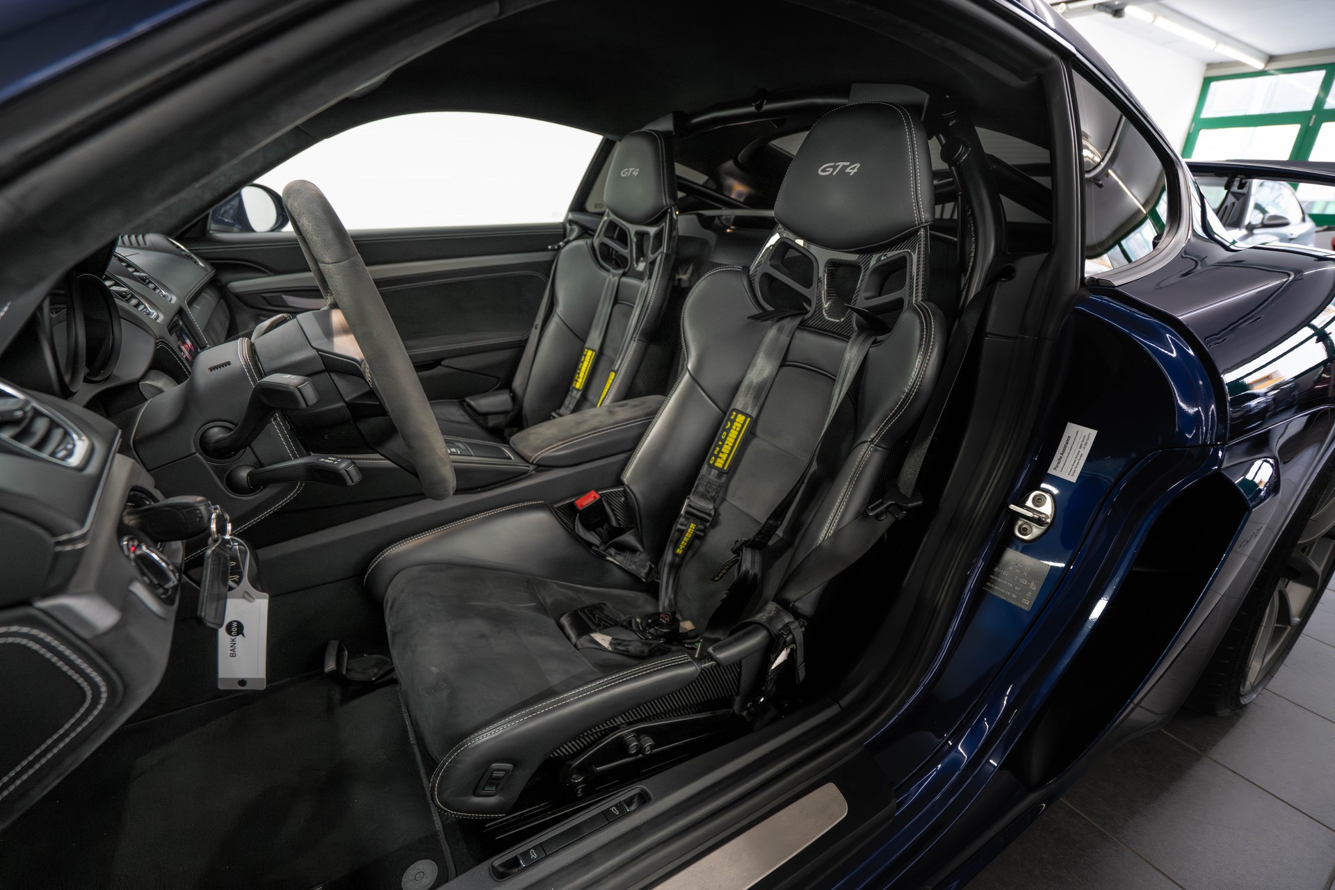 PORSCHE 718 Cayman GT4-image-10