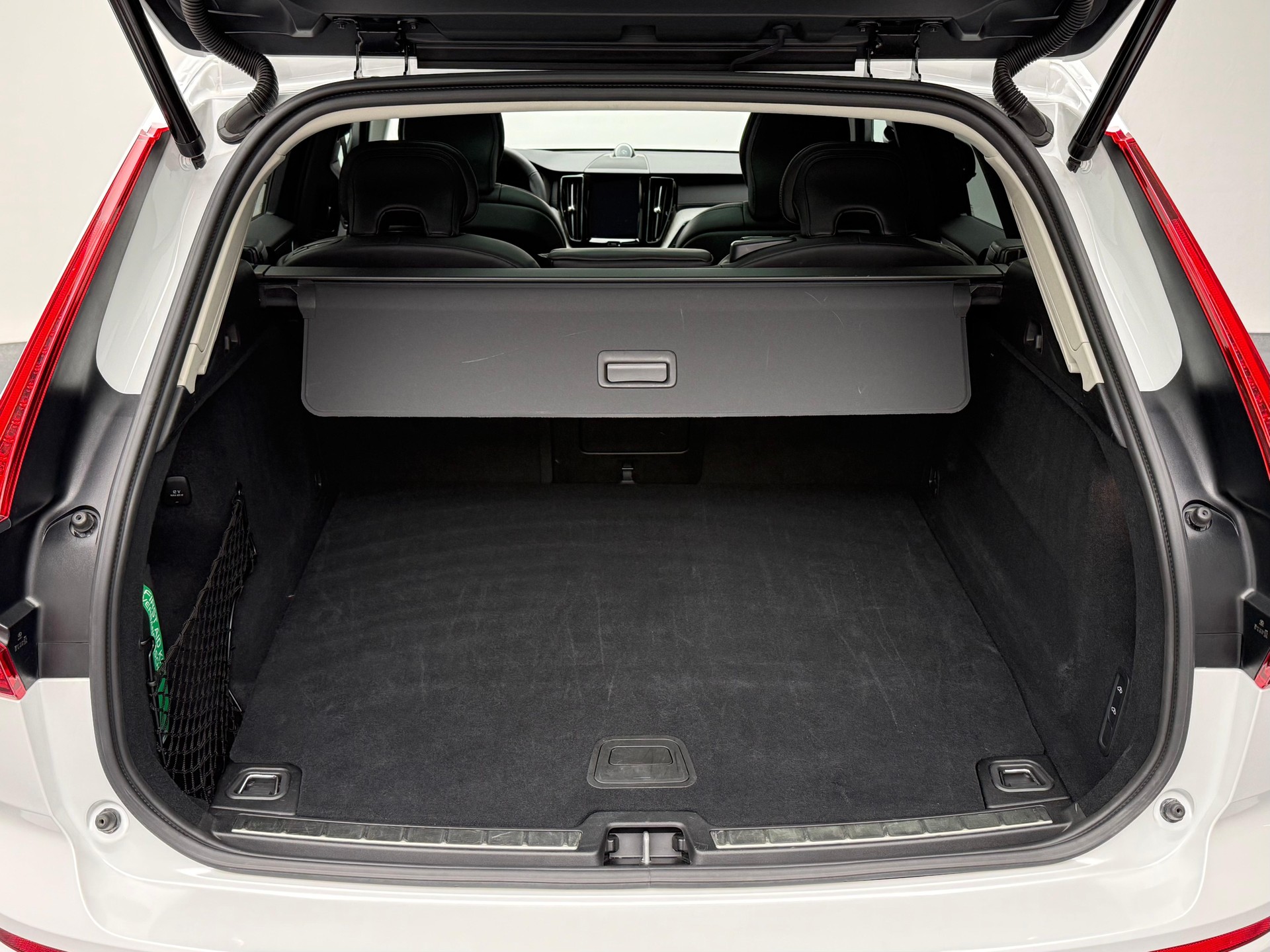 VOLVO XC60 2.0 T8 TE XCLUSIVE Ultra Dark eAWD-image-10