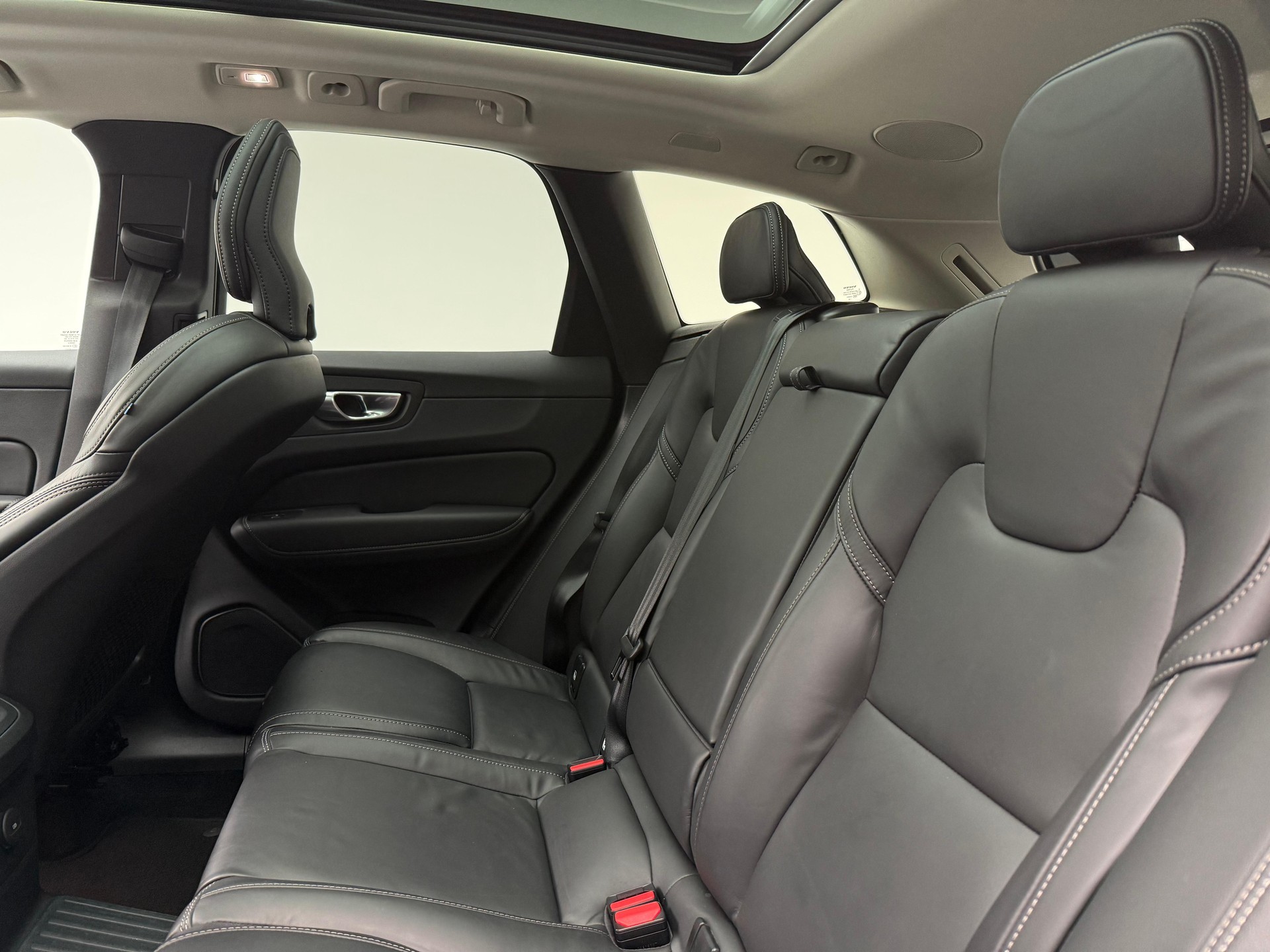 VOLVO XC60 2.0 T8 TE XCLUSIVE Ultra Dark eAWD-image-9