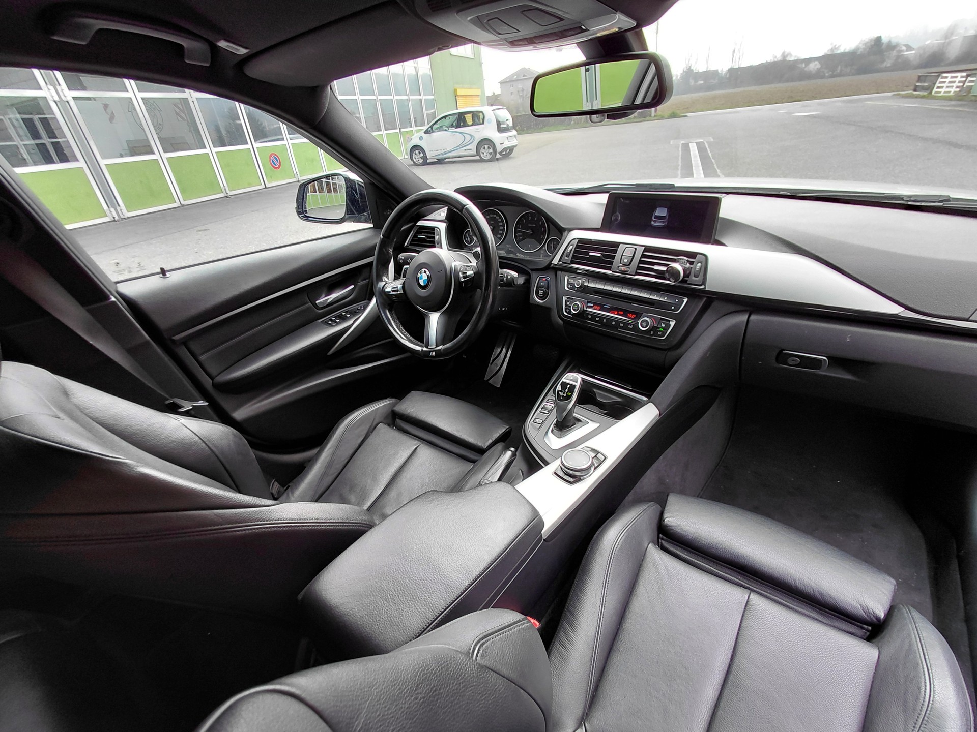 BMW 335i xDrive Touring Sport Line Steptronic-image-4