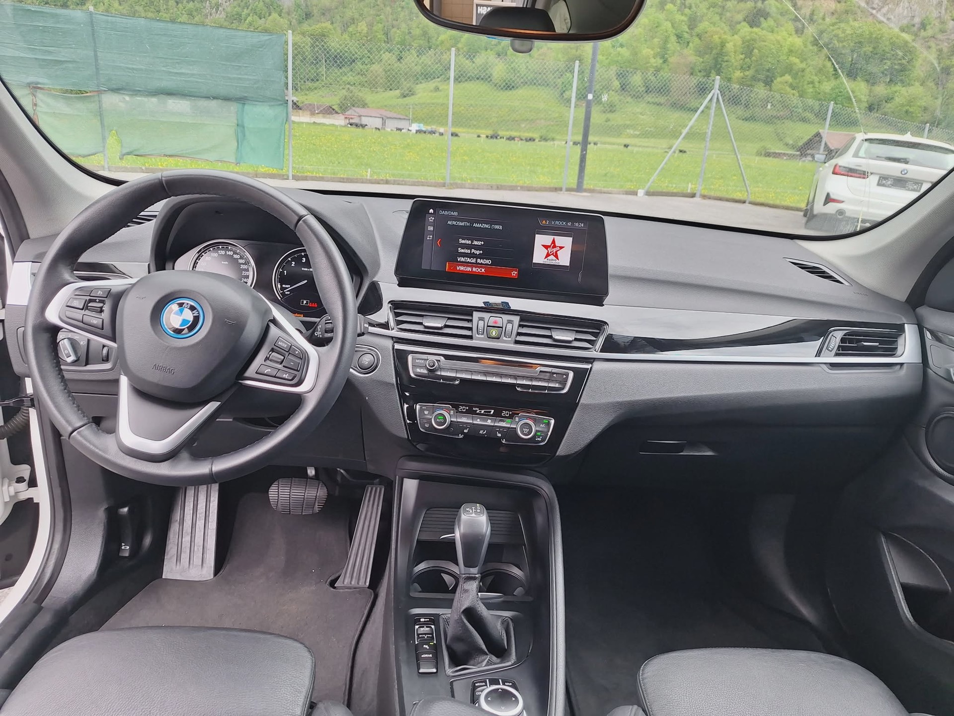 BMW X1 xDrive 25e Steptronic-image-11