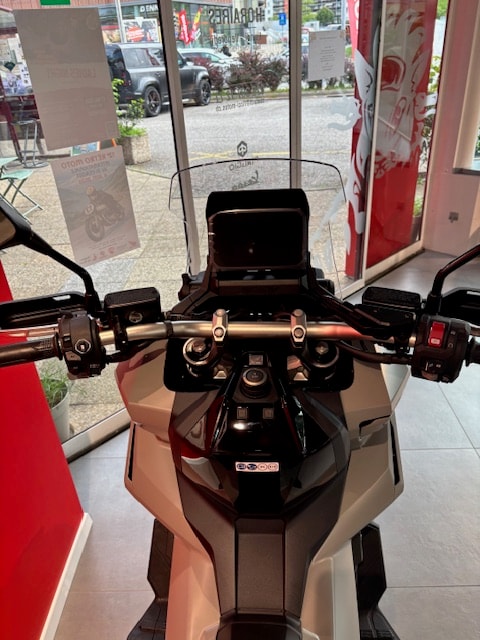 HONDA X-ADV 750-image-8