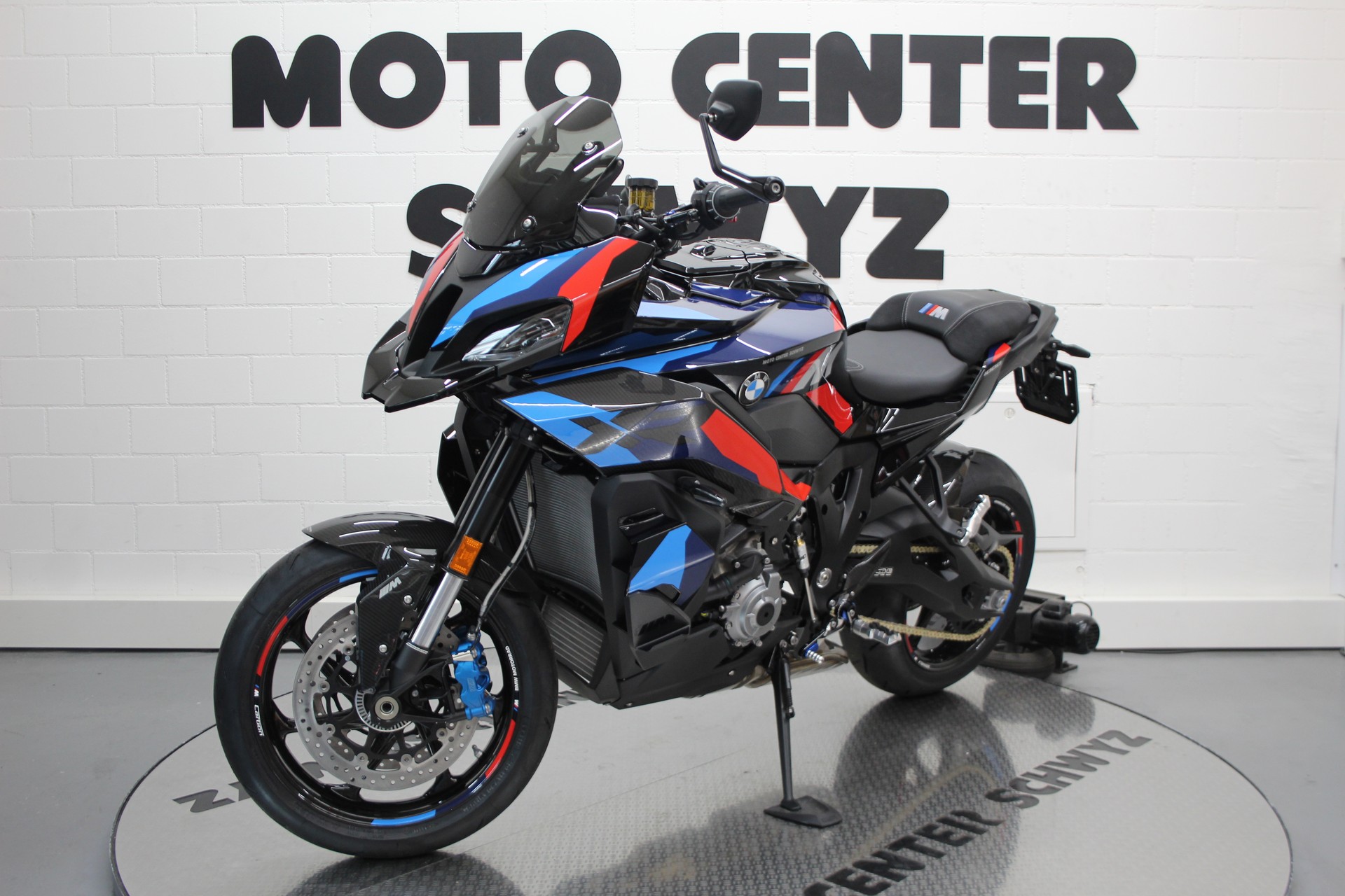 BMW M 1000 XR-showroom-element-3