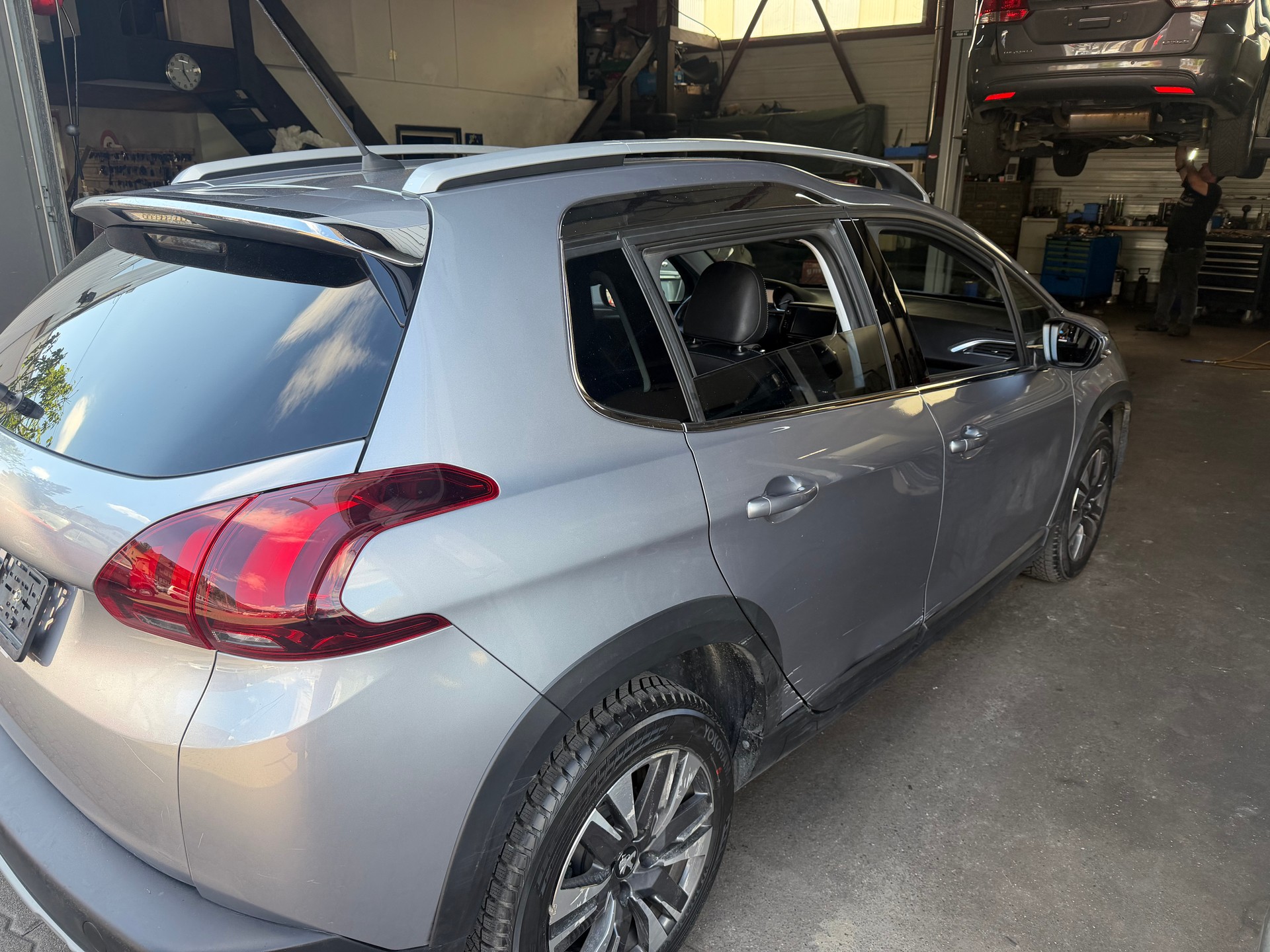 PEUGEOT 2008 1.2 PureTech GT Line EAT6-image-3