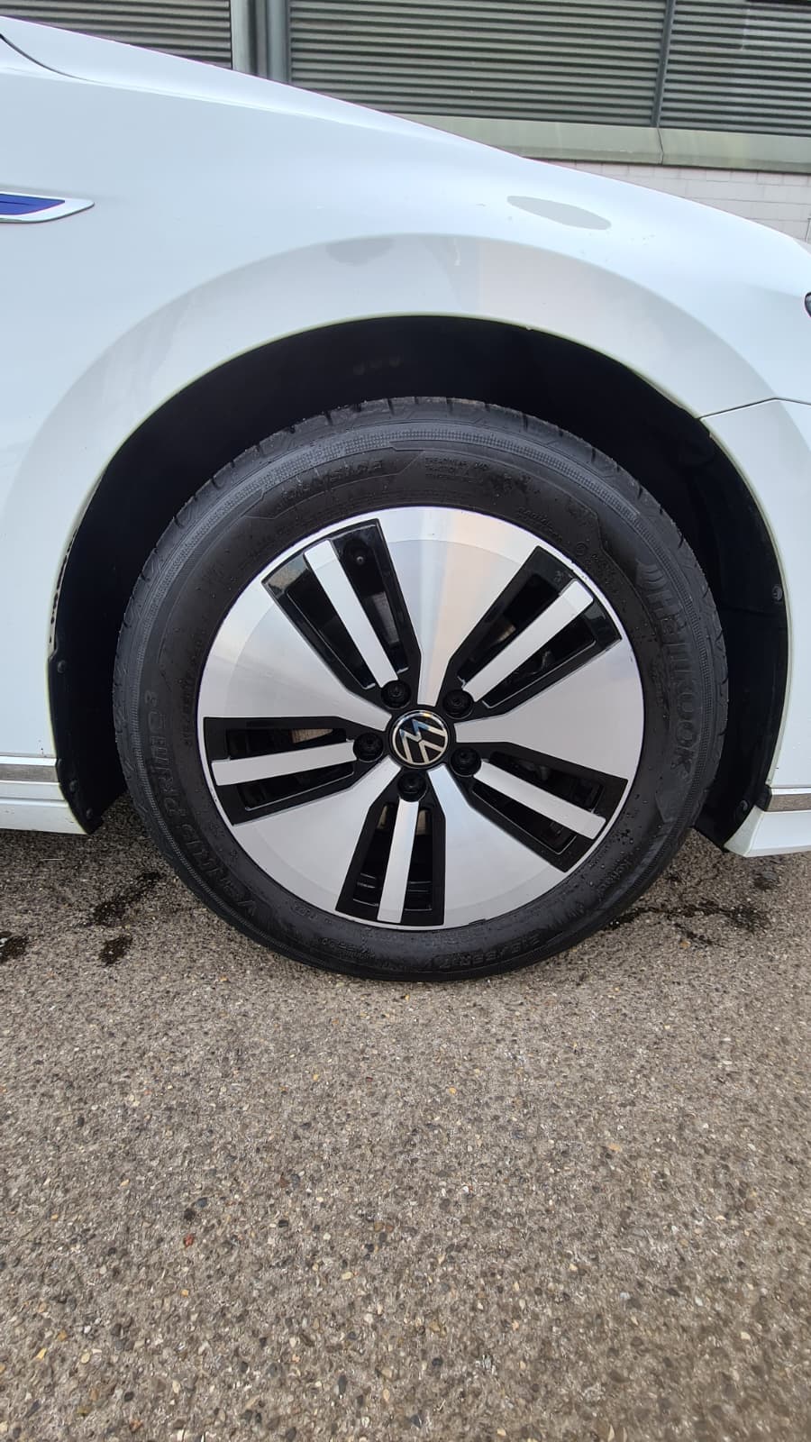 VW Passat Variant 1.4 TSI GTE Hybrid DSG ** 217 PS ** Gr-Navi ** PDC V+H ** LED Scheinwerfer ** Modell 2022 **-image-15