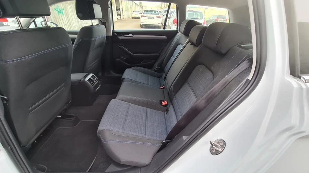 VW Passat Variant 1.4 TSI GTE Hybrid DSG ** 217 PS ** Gr-Navi ** PDC V+H ** LED Scheinwerfer ** Modell 2022 **-image-14