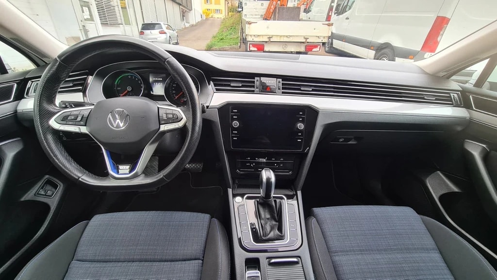 VW Passat Variant 1.4 TSI GTE Hybrid DSG ** 217 PS ** Gr-Navi ** PDC V+H ** LED Scheinwerfer ** Modell 2022 **-image-12