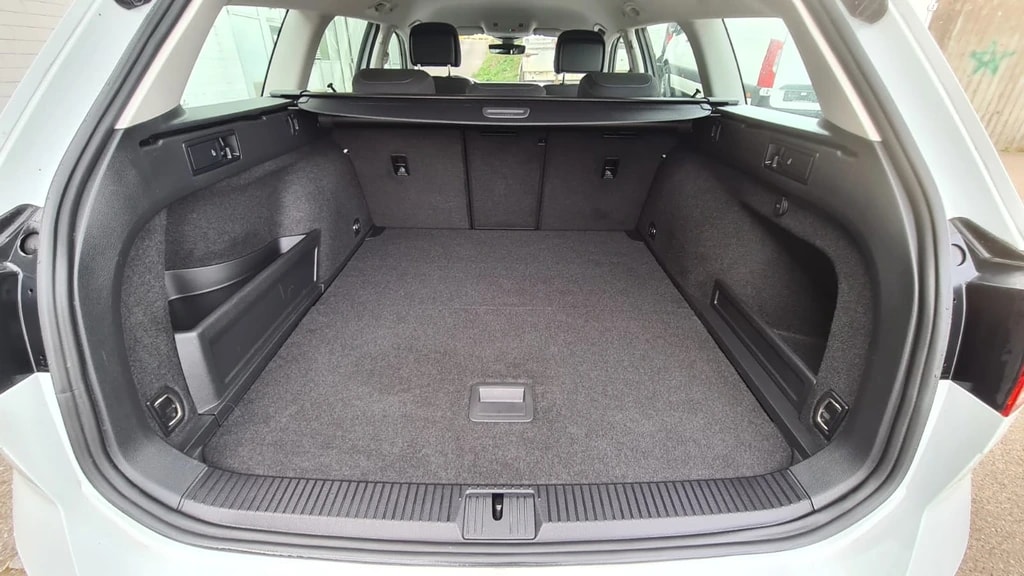 VW Passat Variant 1.4 TSI GTE Hybrid DSG ** 217 PS ** Gr-Navi ** PDC V+H ** LED Scheinwerfer ** Modell 2022 **-image-7
