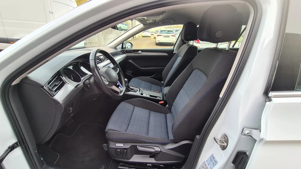 VW Passat Variant 1.4 TSI GTE Hybrid DSG ** 217 PS ** Gr-Navi ** PDC V+H ** LED Scheinwerfer ** Modell 2022 **-image-13