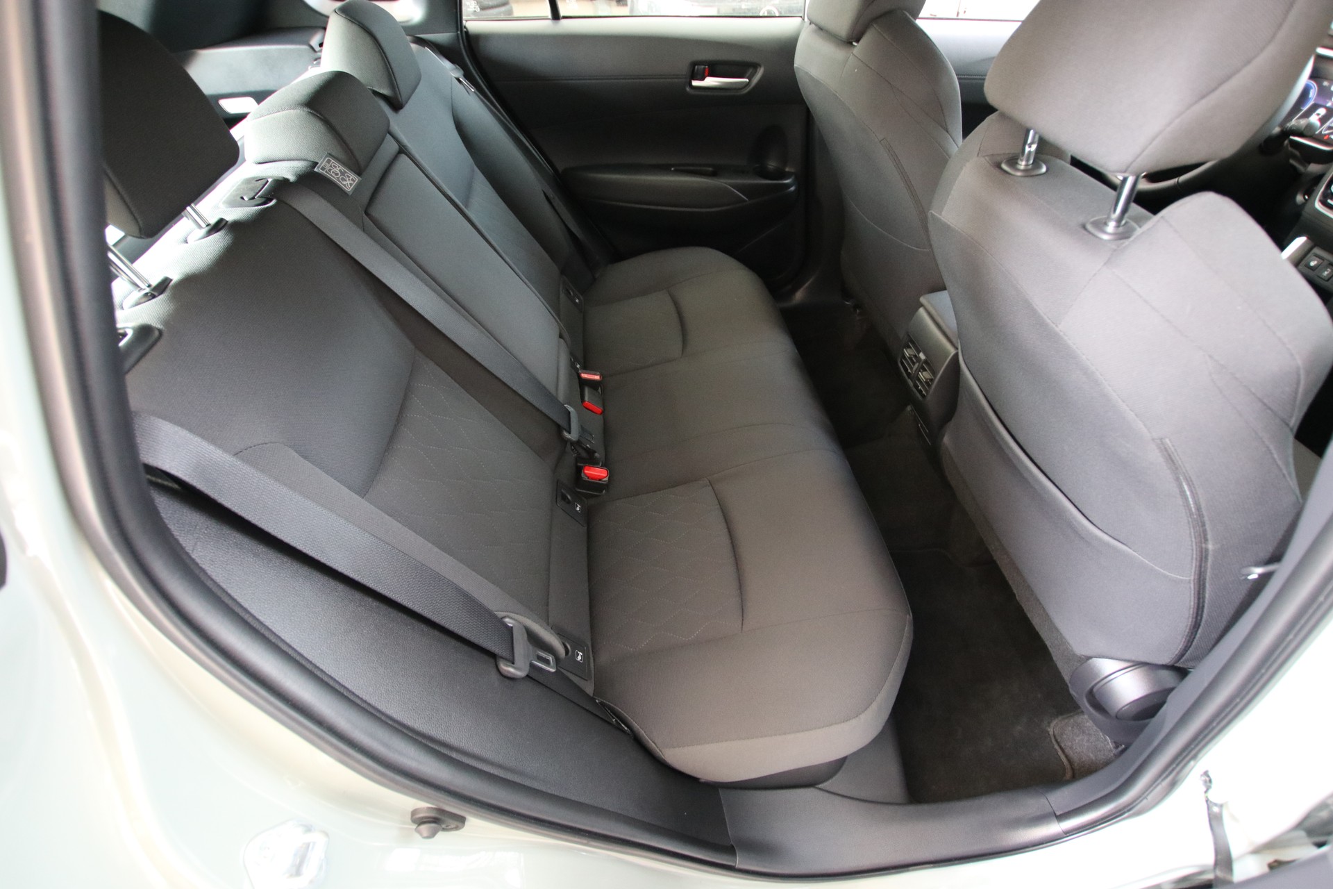 TOYOTA Corolla Cross 1.8 Trend e-CVT-image-14