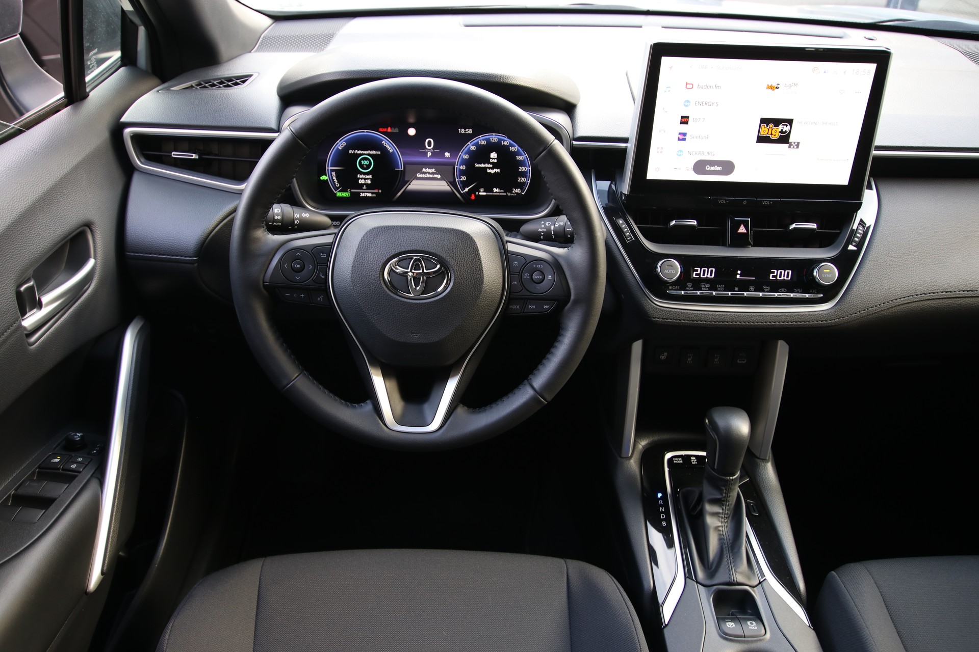 TOYOTA Corolla Cross 1.8 Trend e-CVT-image-10
