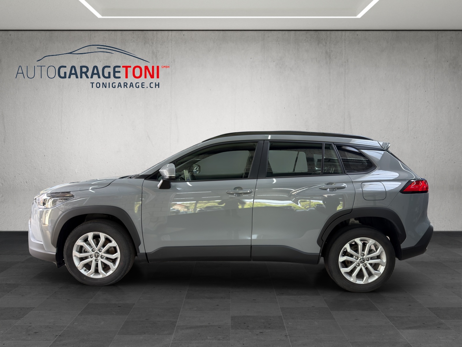TOYOTA Corolla Cross 1.8 Trend e-CVT-showroom-element-3