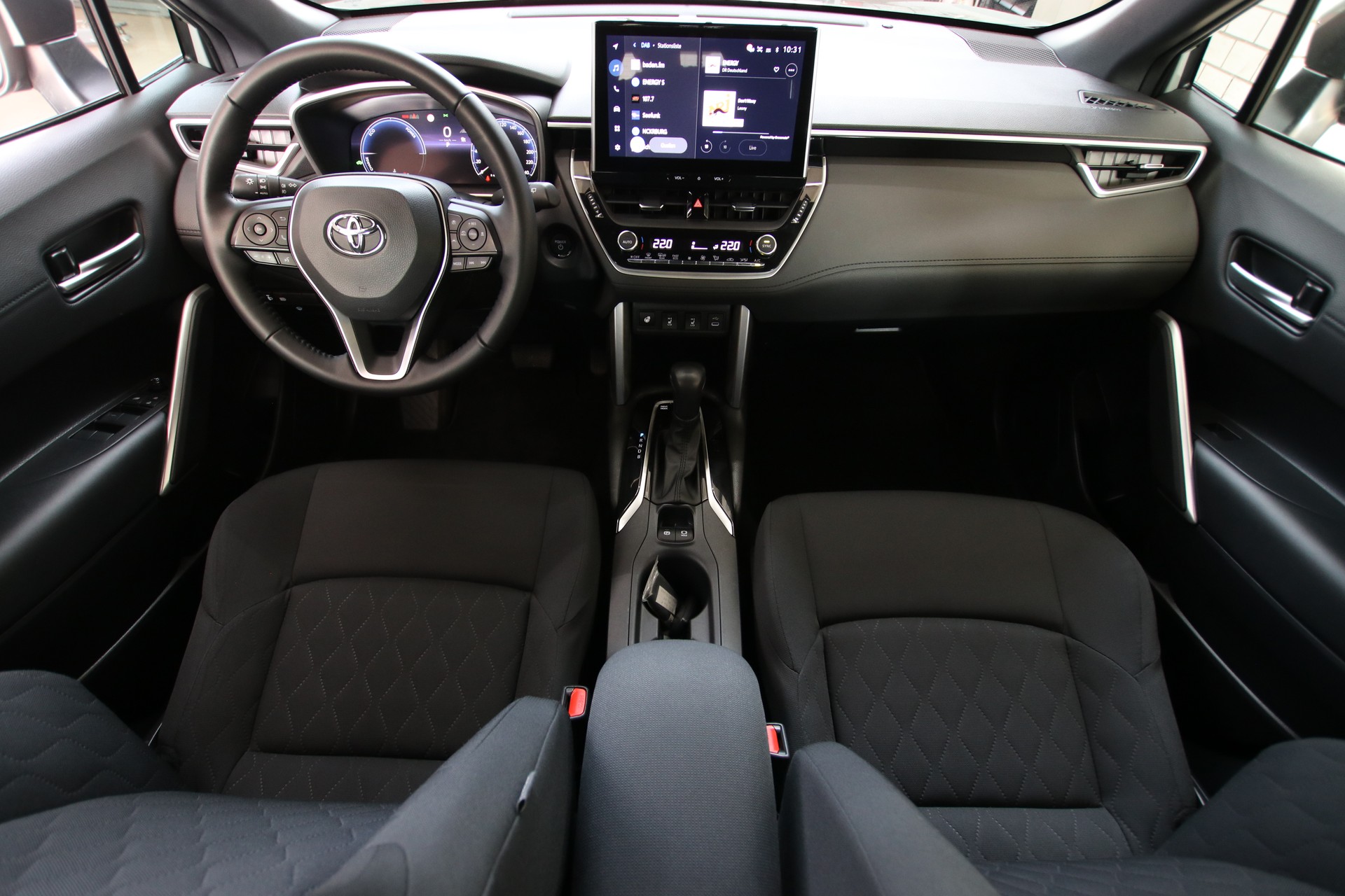 TOYOTA Corolla Cross 1.8 Trend e-CVT-image-9