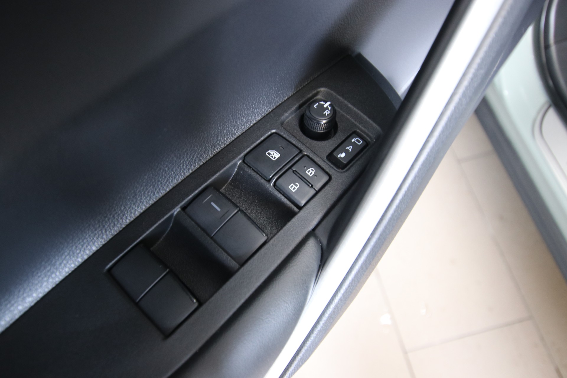 TOYOTA Corolla Cross 1.8 Trend e-CVT-image-25