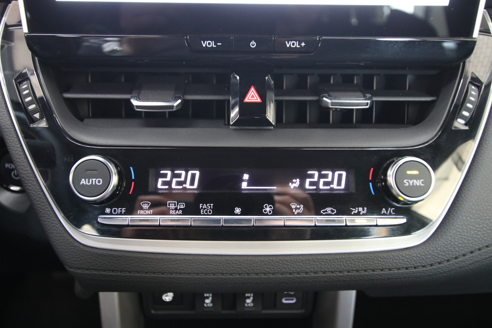 TOYOTA Corolla Cross 1.8 Trend e-CVT-image-20