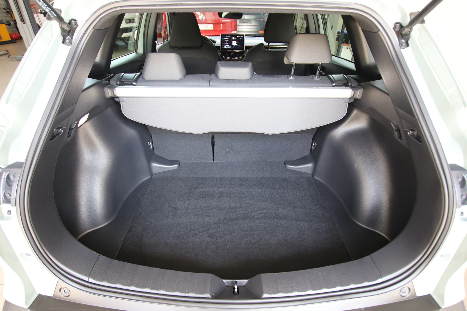 TOYOTA Corolla Cross 1.8 Trend e-CVT-image-15