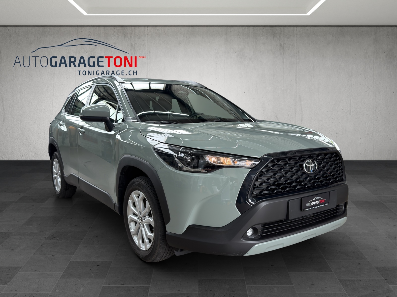 TOYOTA Corolla Cross 1.8 Trend e-CVT-showroom-element-1