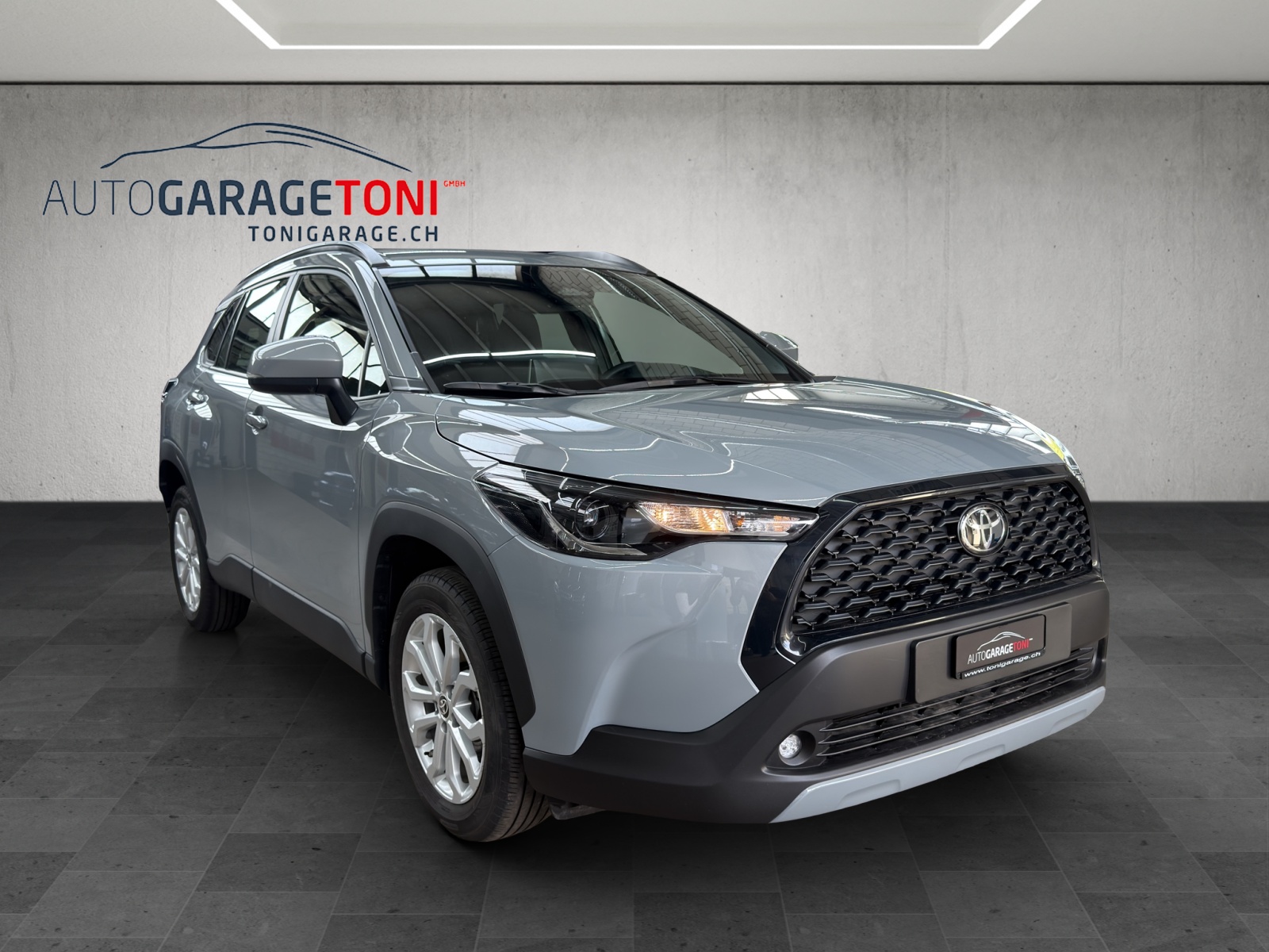 TOYOTA Corolla Cross 1.8 Trend e-CVT-showroom-element-1