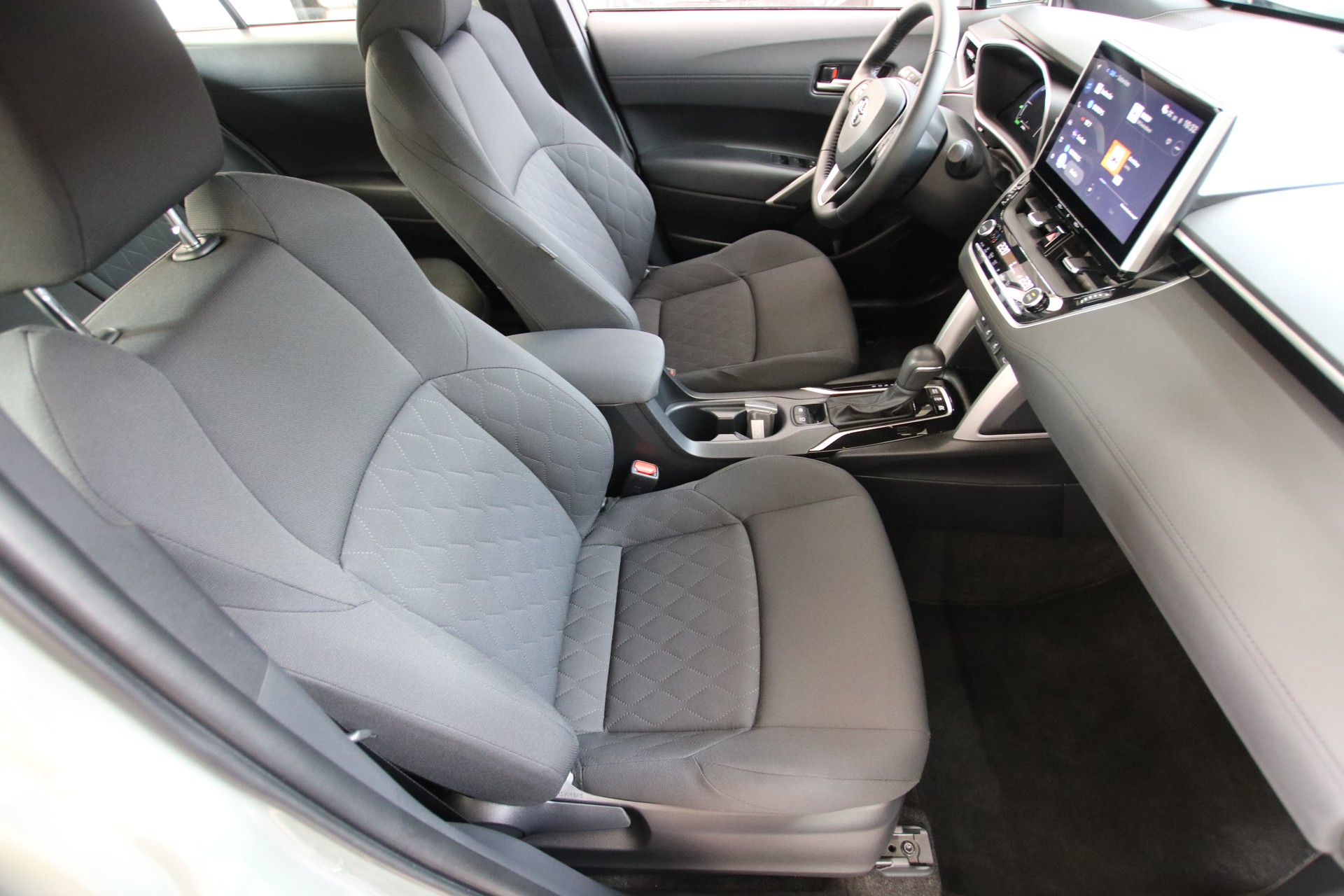 TOYOTA Corolla Cross 1.8 Trend e-CVT-image-12