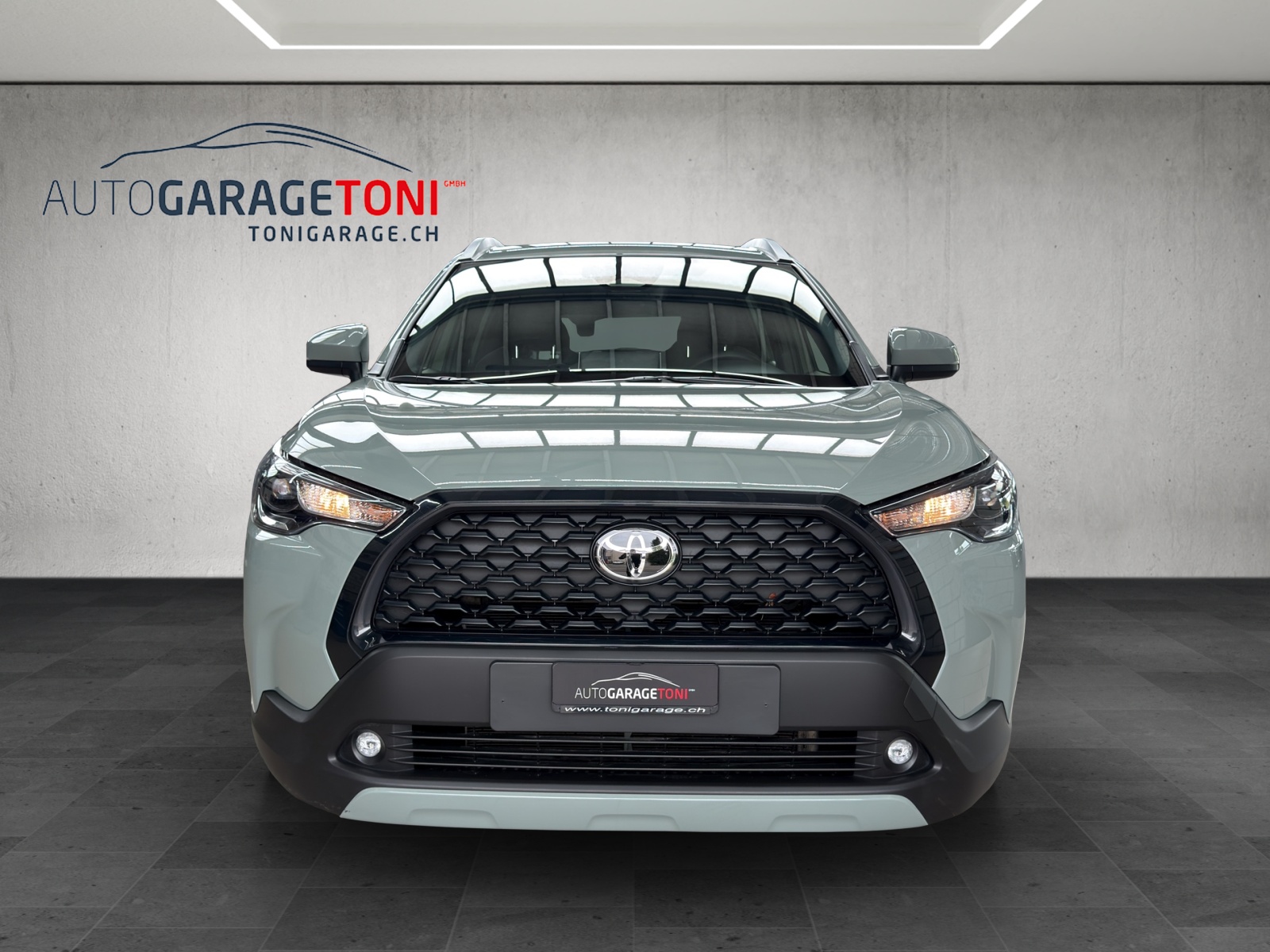 TOYOTA Corolla Cross 1.8 Trend e-CVT-showroom-element-2