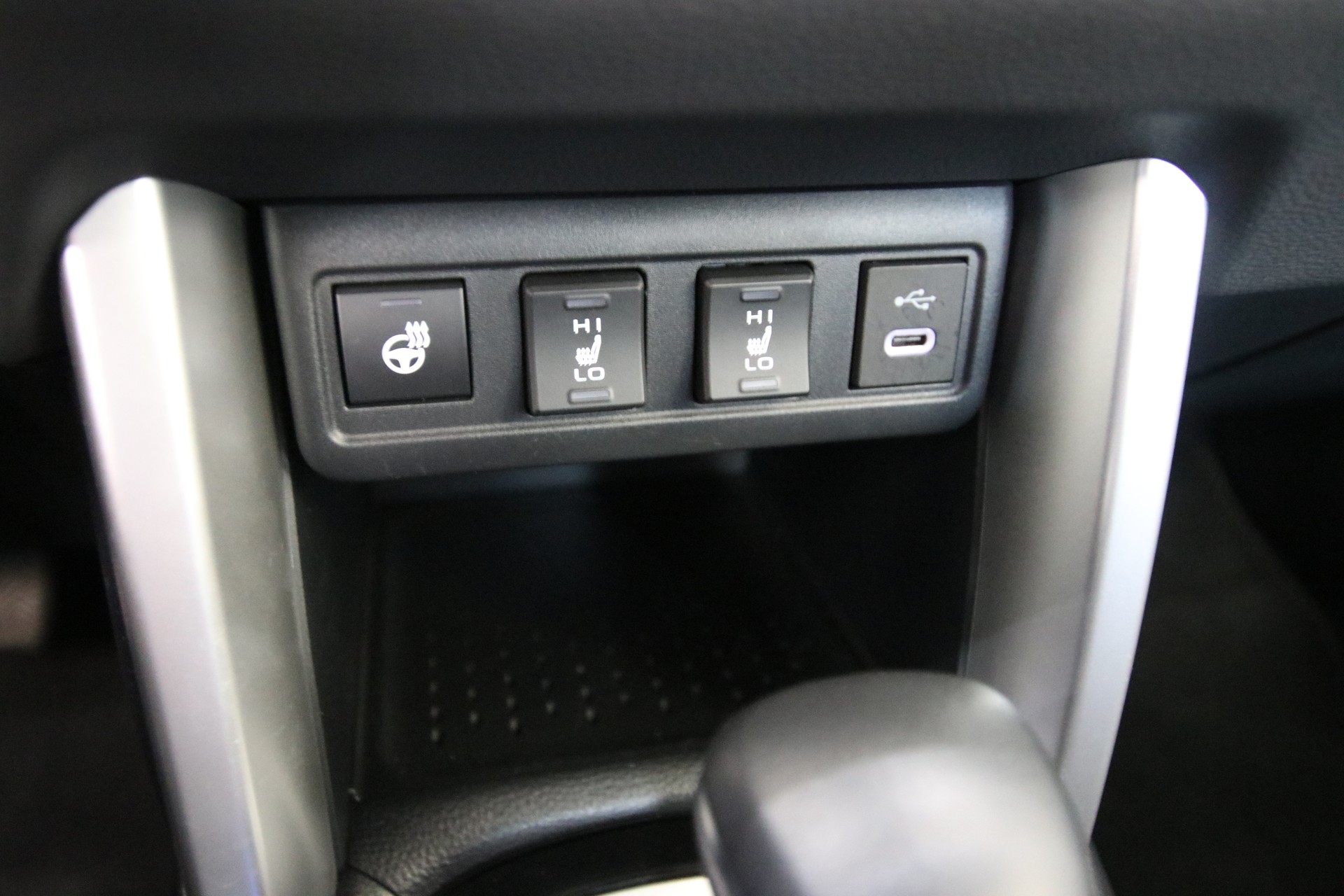 TOYOTA Corolla Cross 1.8 Trend e-CVT-image-19