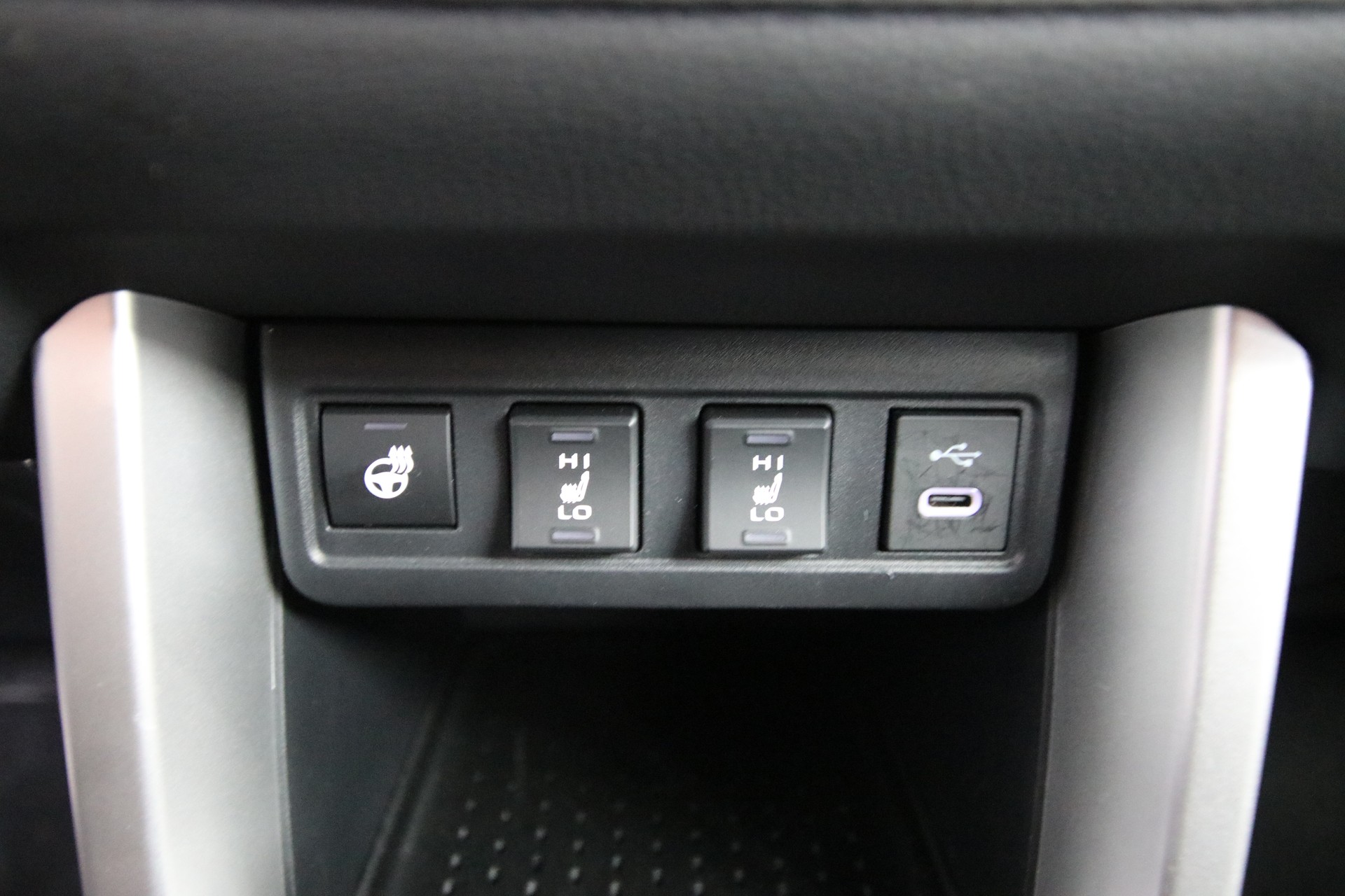 TOYOTA Corolla Cross 1.8 Trend e-CVT-image-24