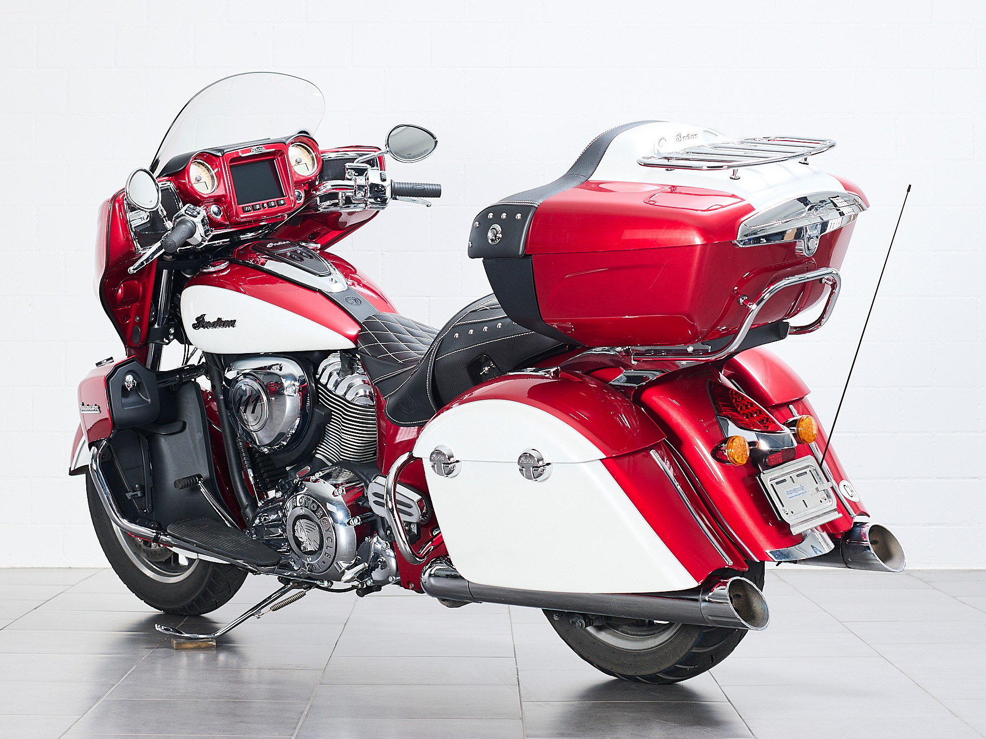 INDIAN Roadmaster-showroom-element-3