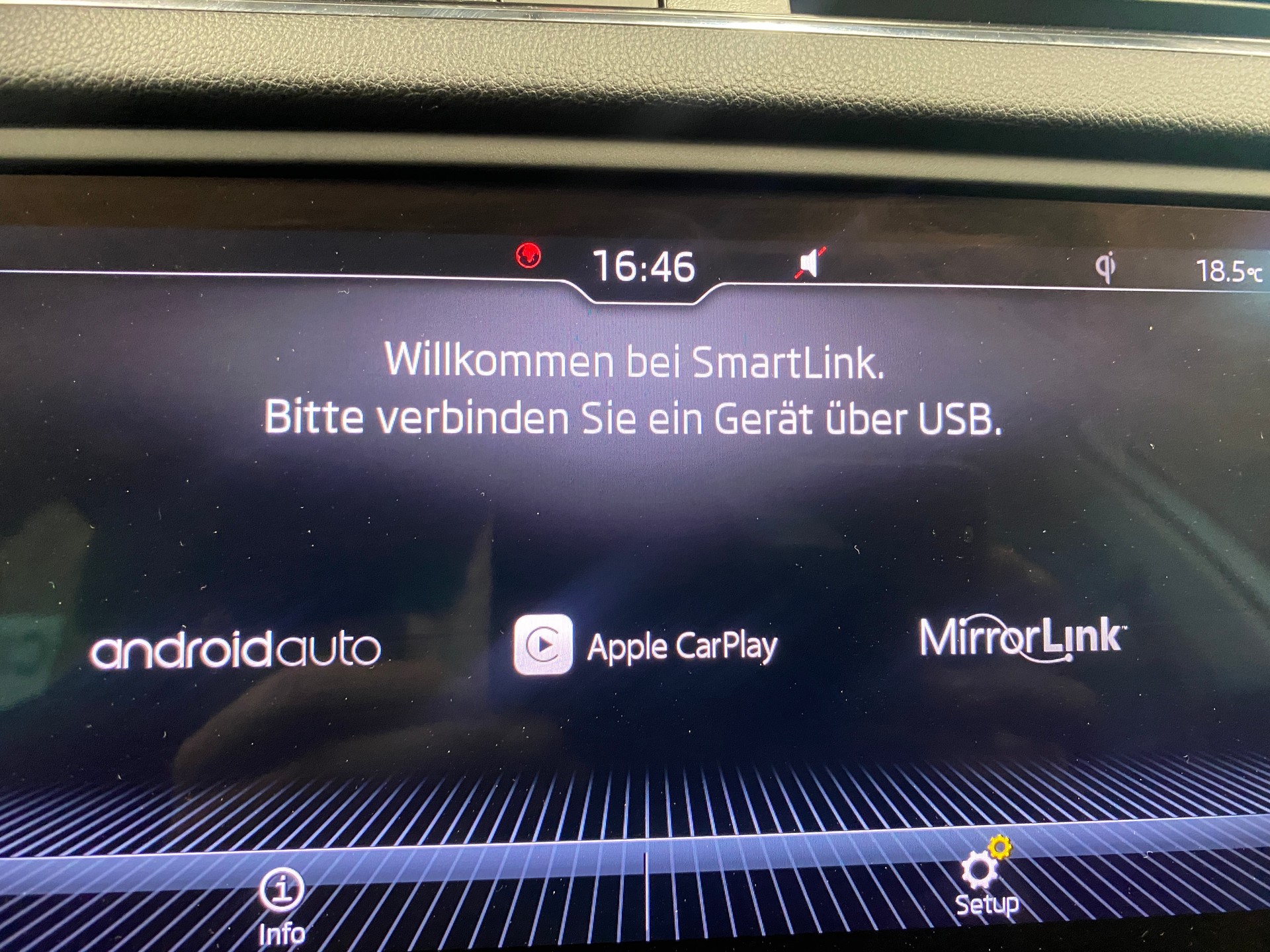 SKODA Octavia Combi 2.0 TDI Style DSG-image-18