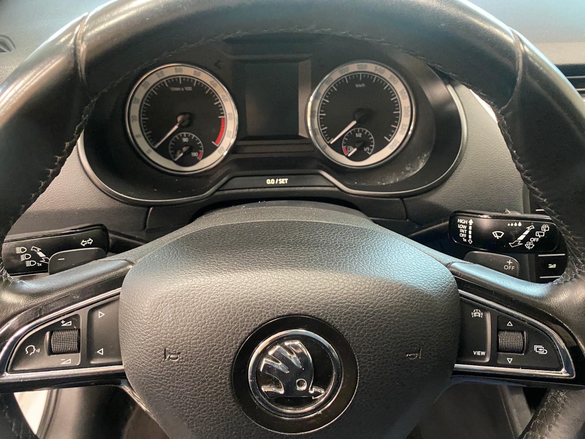 SKODA Octavia Combi 2.0 TDI Style DSG-image-13