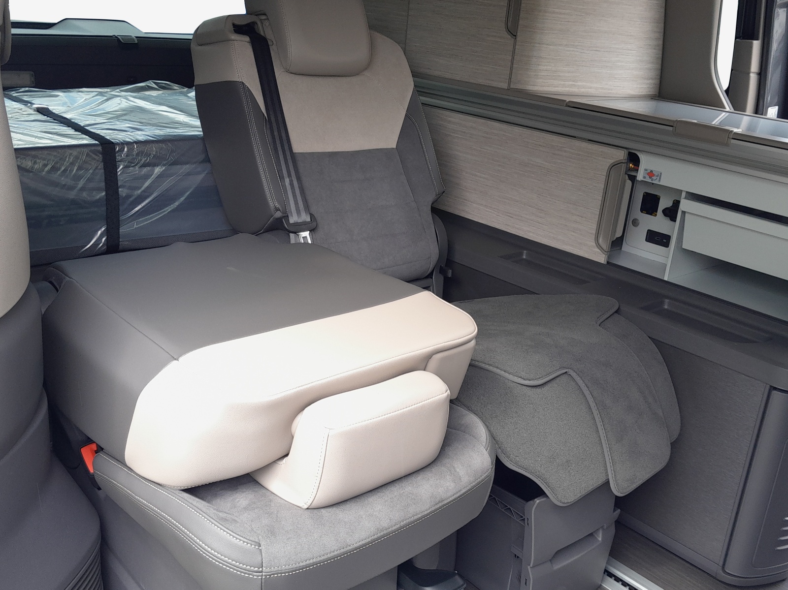 VW Cali Ocean Liberty 177PS eHyb DSG, 4 Motion-image-11
