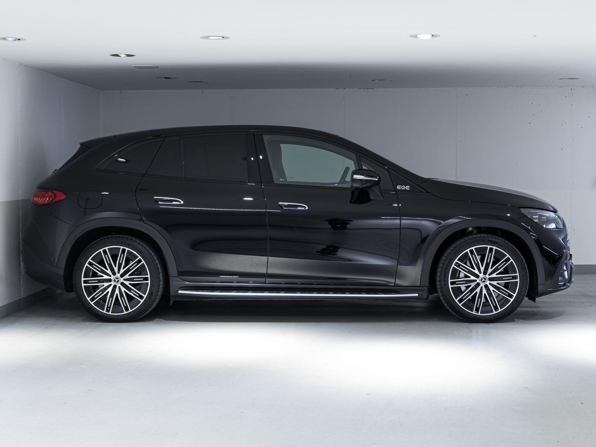 MERCEDES-BENZ EQE 350 4MATIC-image-1