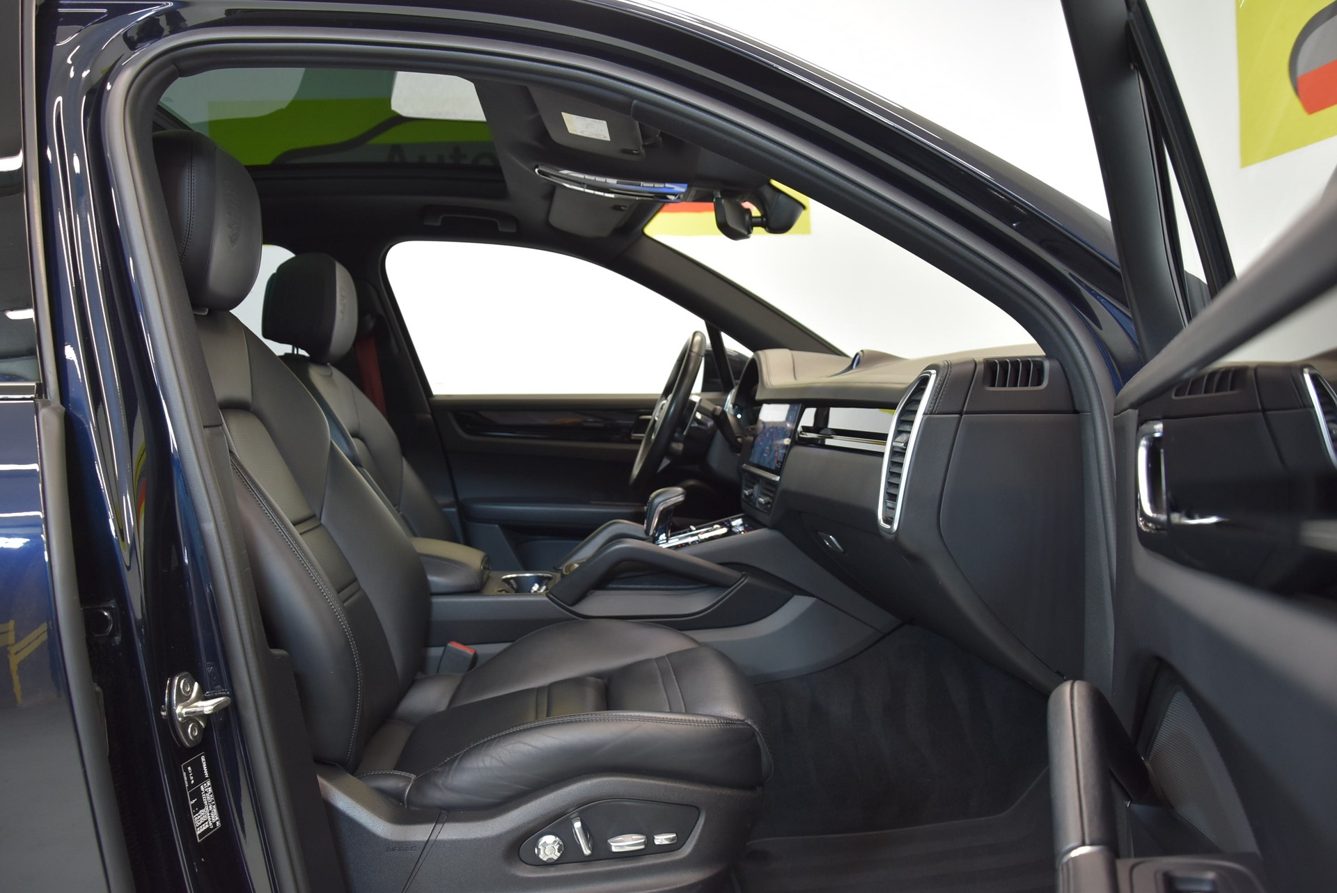 PORSCHE Cayenne E-Hybrid-image-3