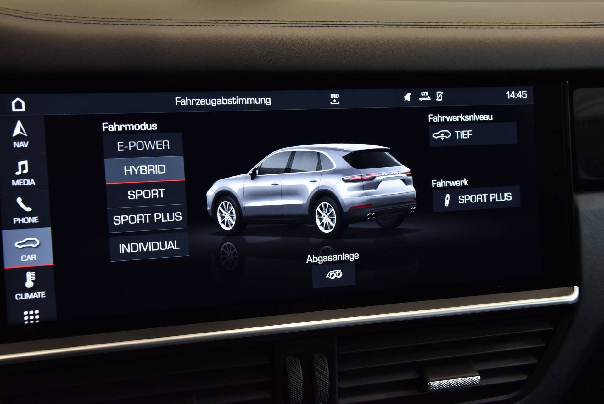 PORSCHE Cayenne E-Hybrid-image-7