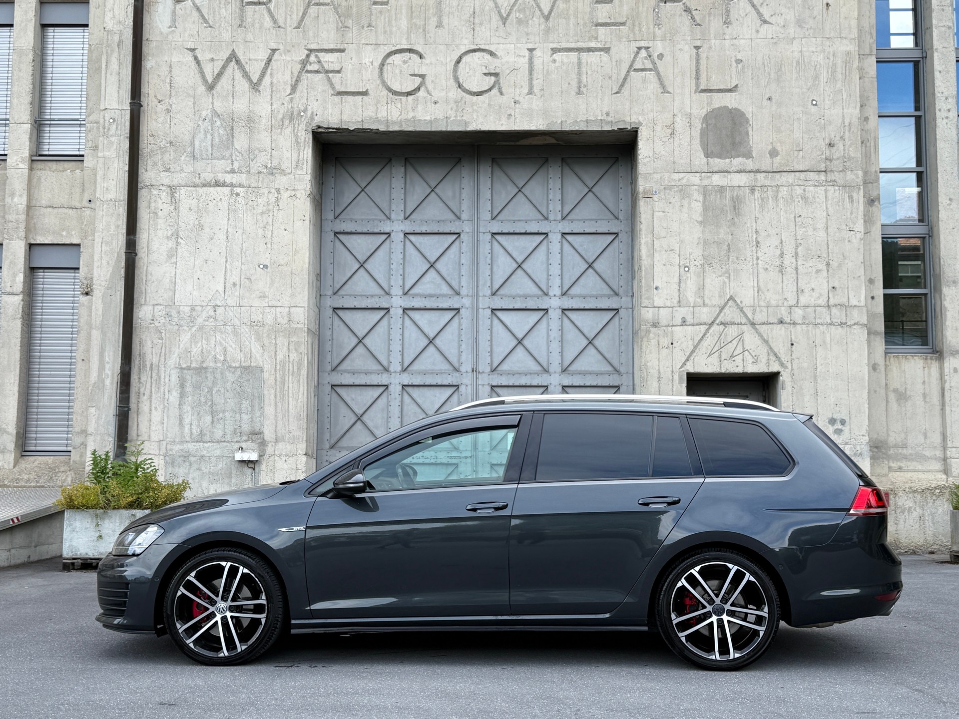 VW Golf Variant 2.0 TDI GTD DSG-image-1