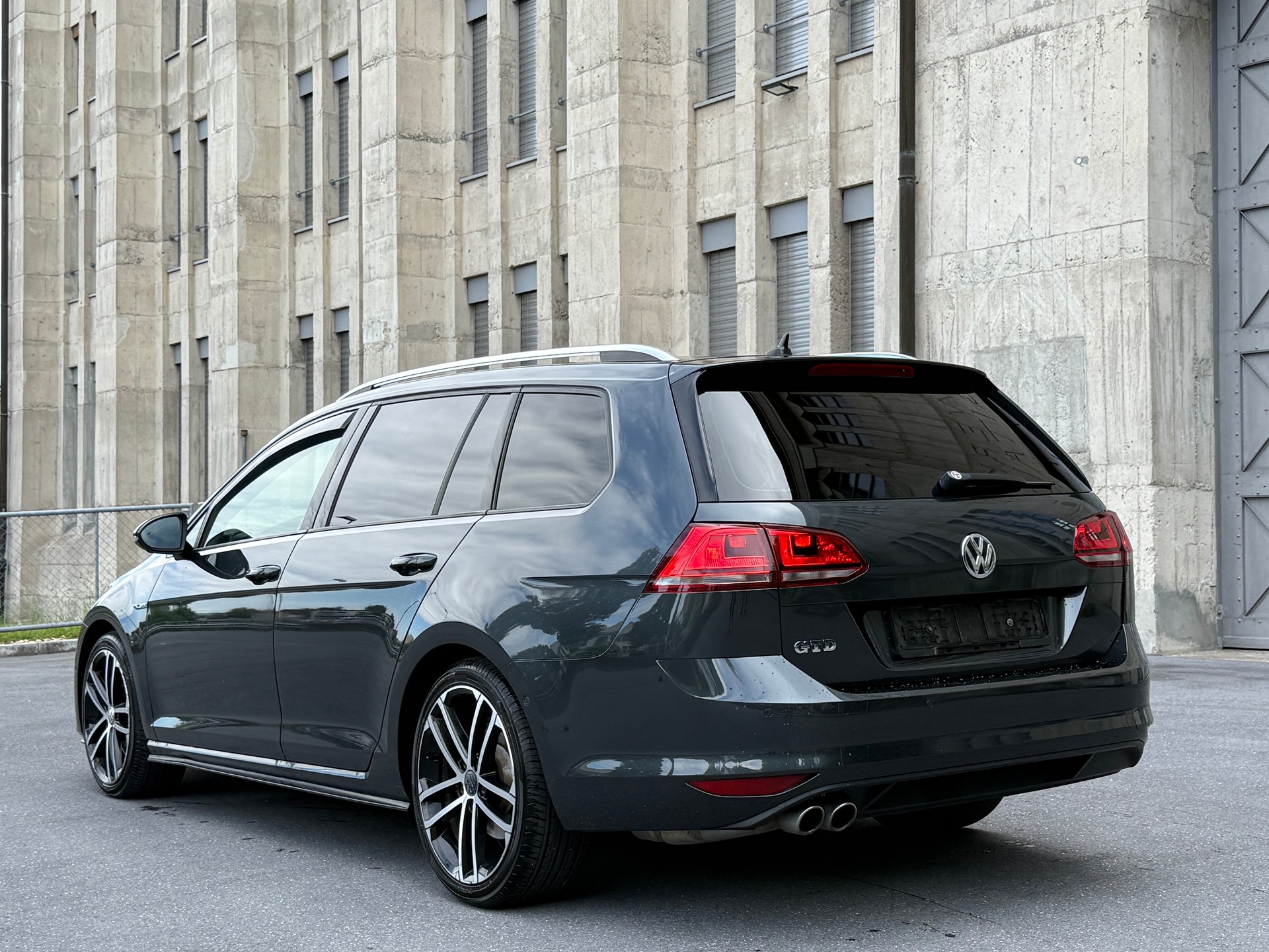 VW Golf Variant 2.0 TDI GTD DSG-image-2