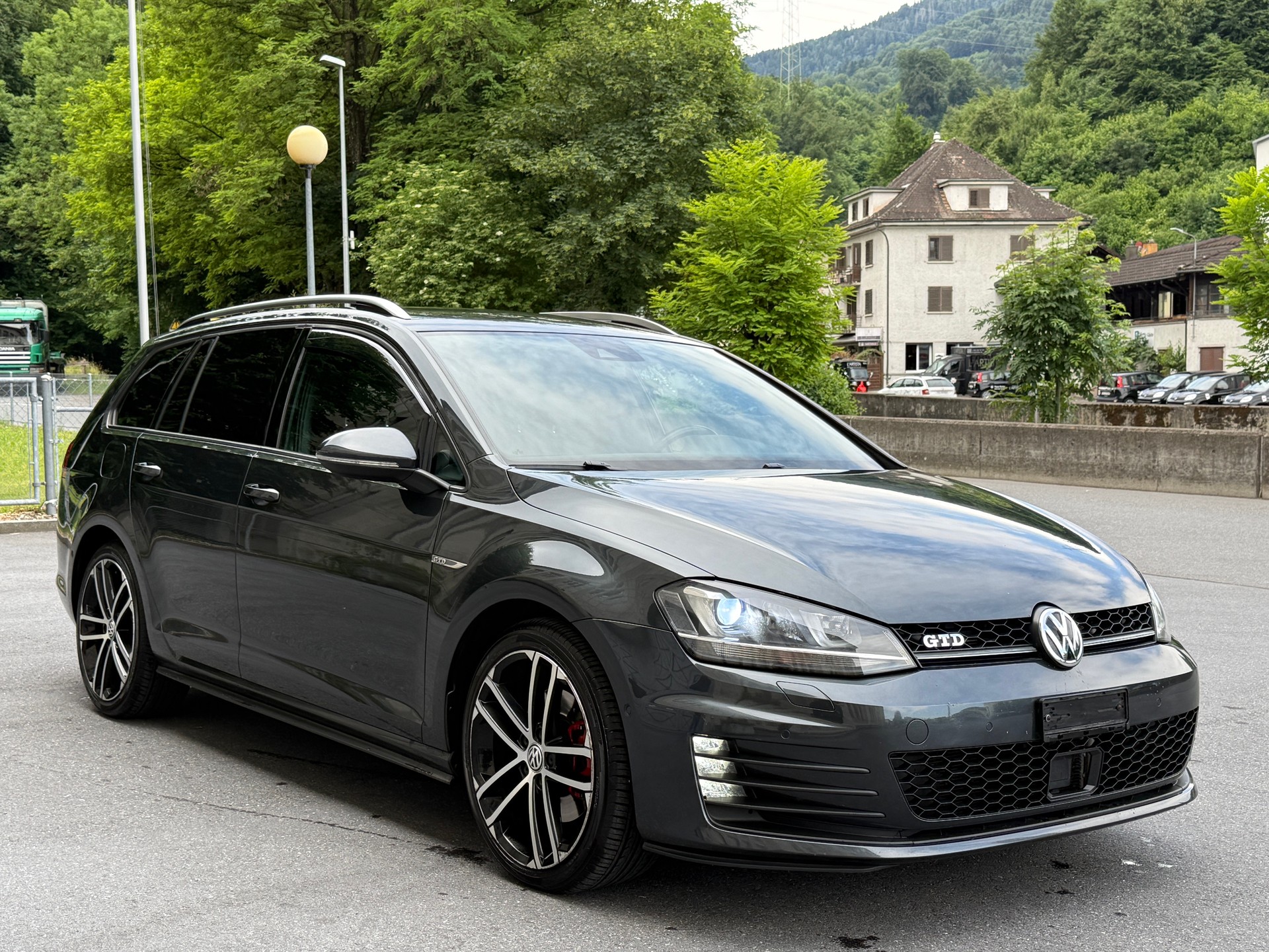 VW Golf Variant 2.0 TDI GTD DSG-image-13