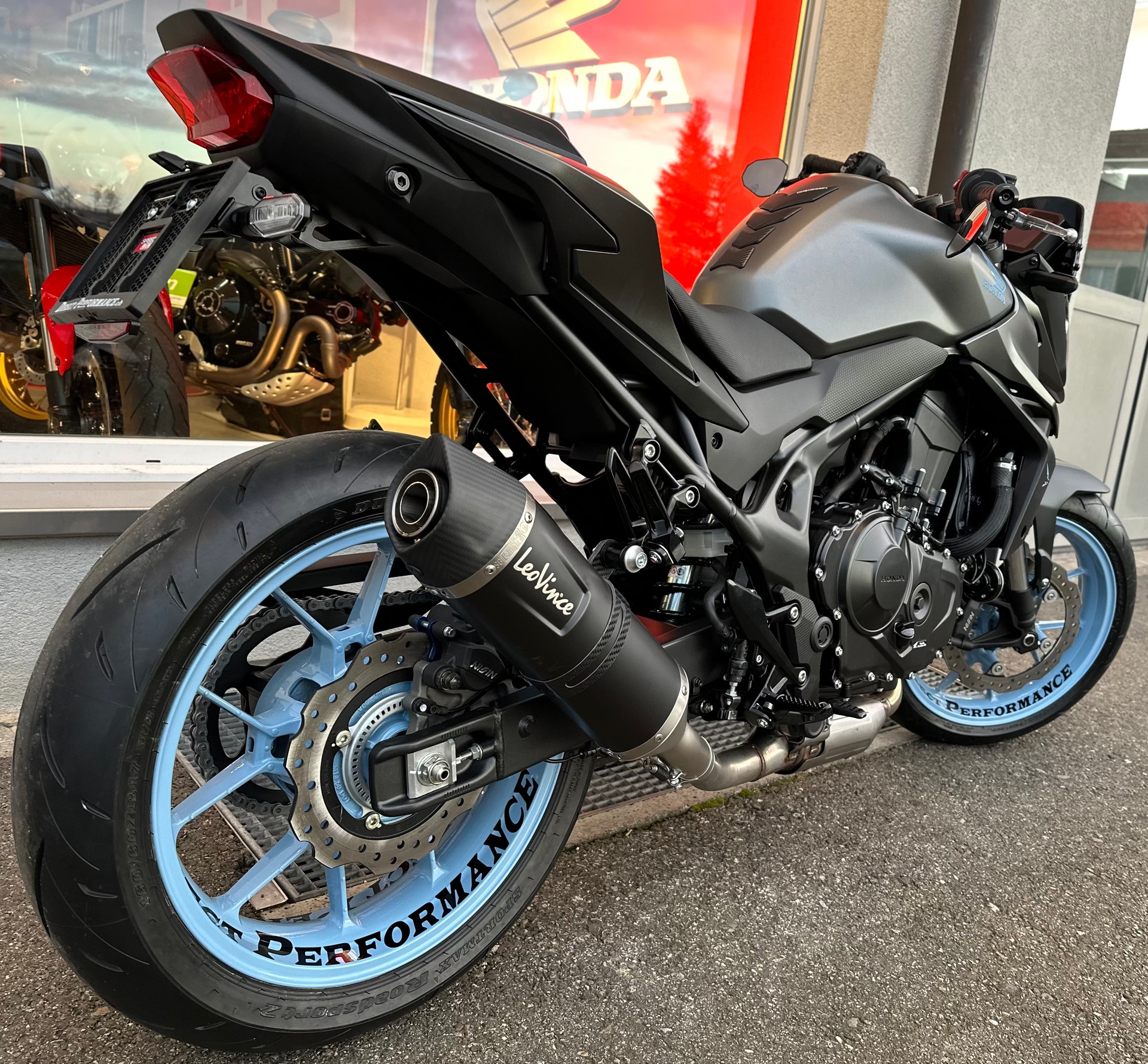 HONDA CB 750 Hornet-showroom-element-3