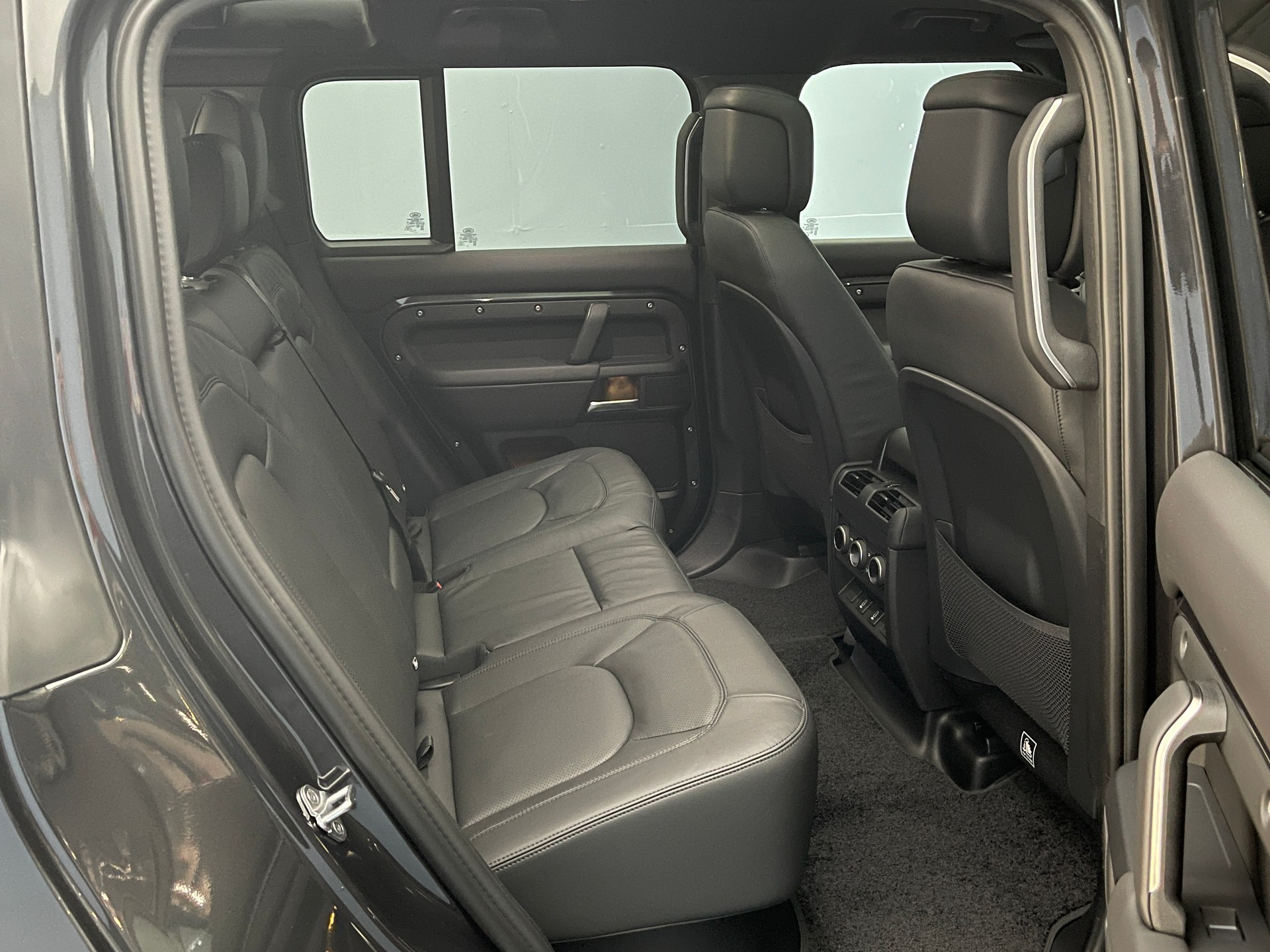 LAND ROVER Defender 110 2.0 P300e X-Dynamic HSE-image-10