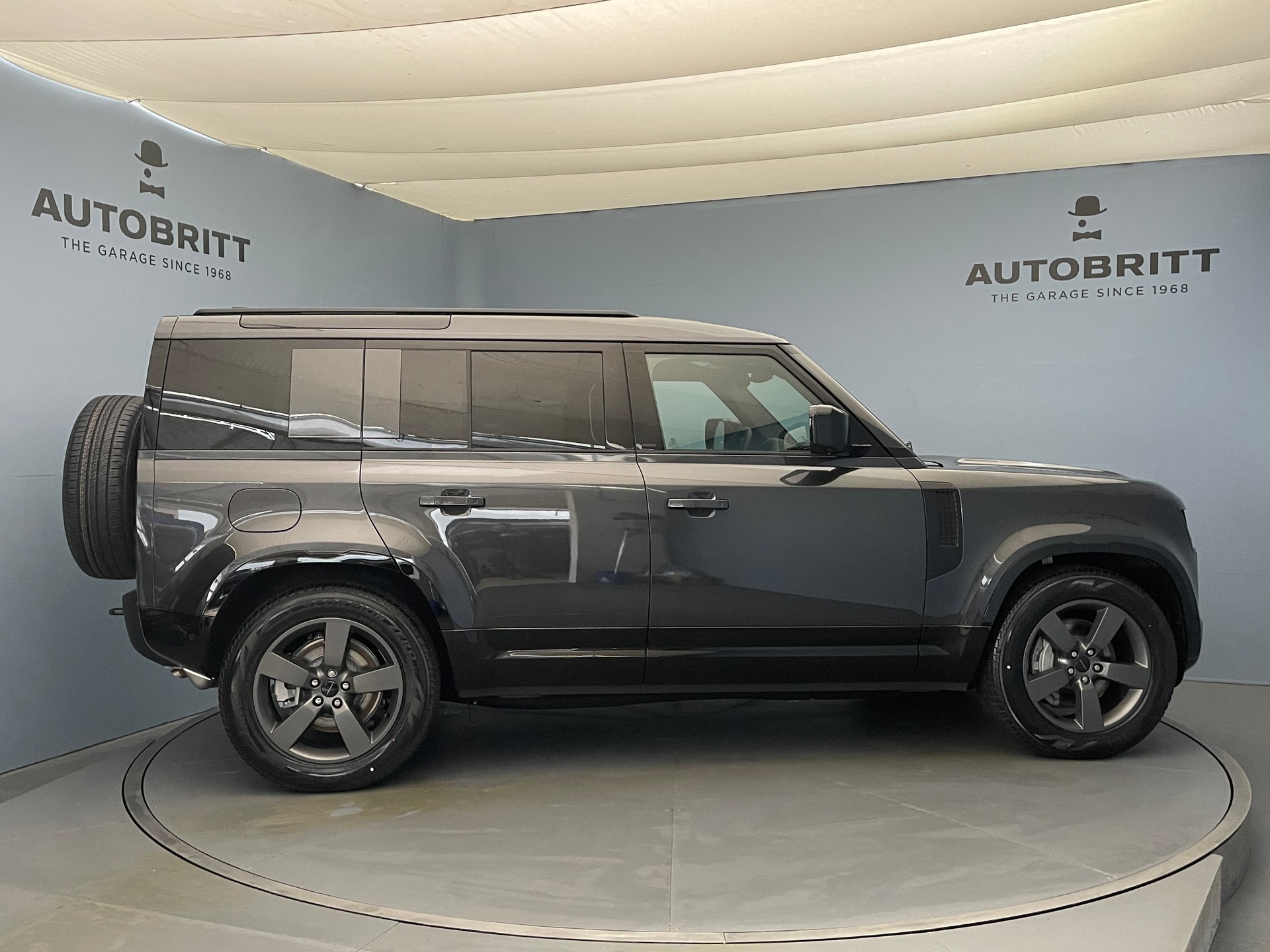 LAND ROVER Defender 110 2.0 P300e X-Dynamic HSE-image-2