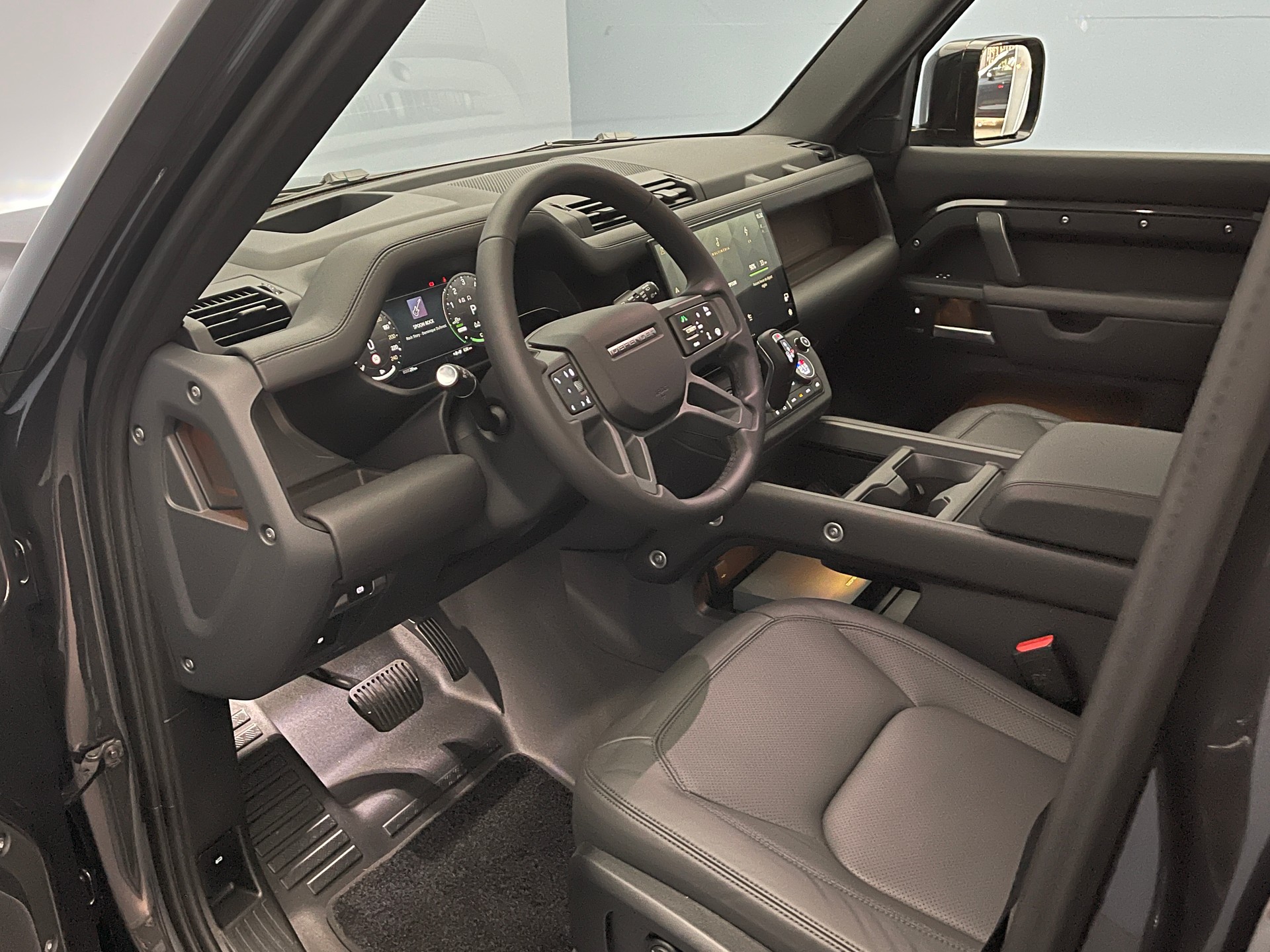 LAND ROVER Defender 110 2.0 P300e X-Dynamic HSE-image-7