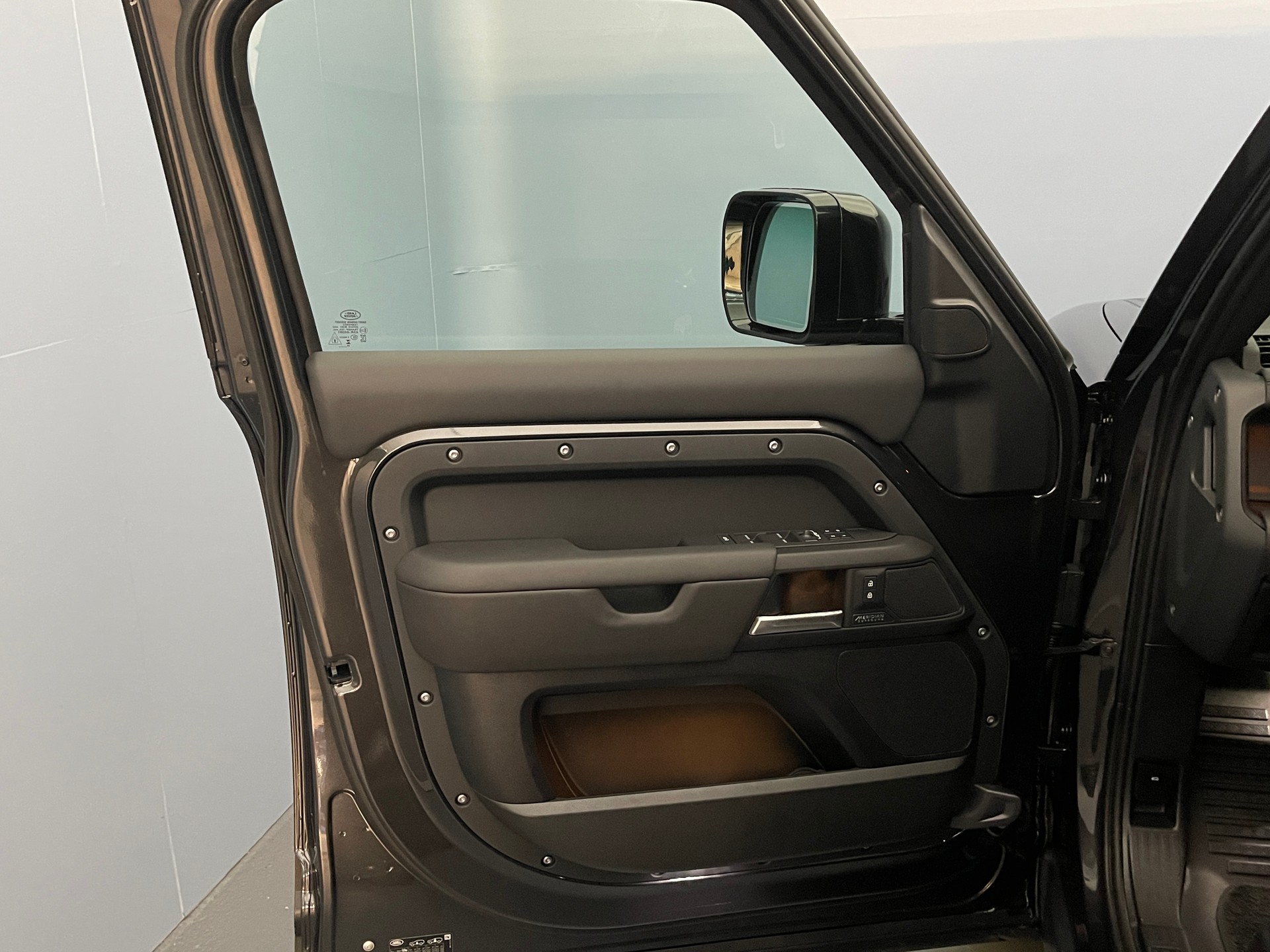 LAND ROVER Defender 110 2.0 P300e X-Dynamic HSE-image-11