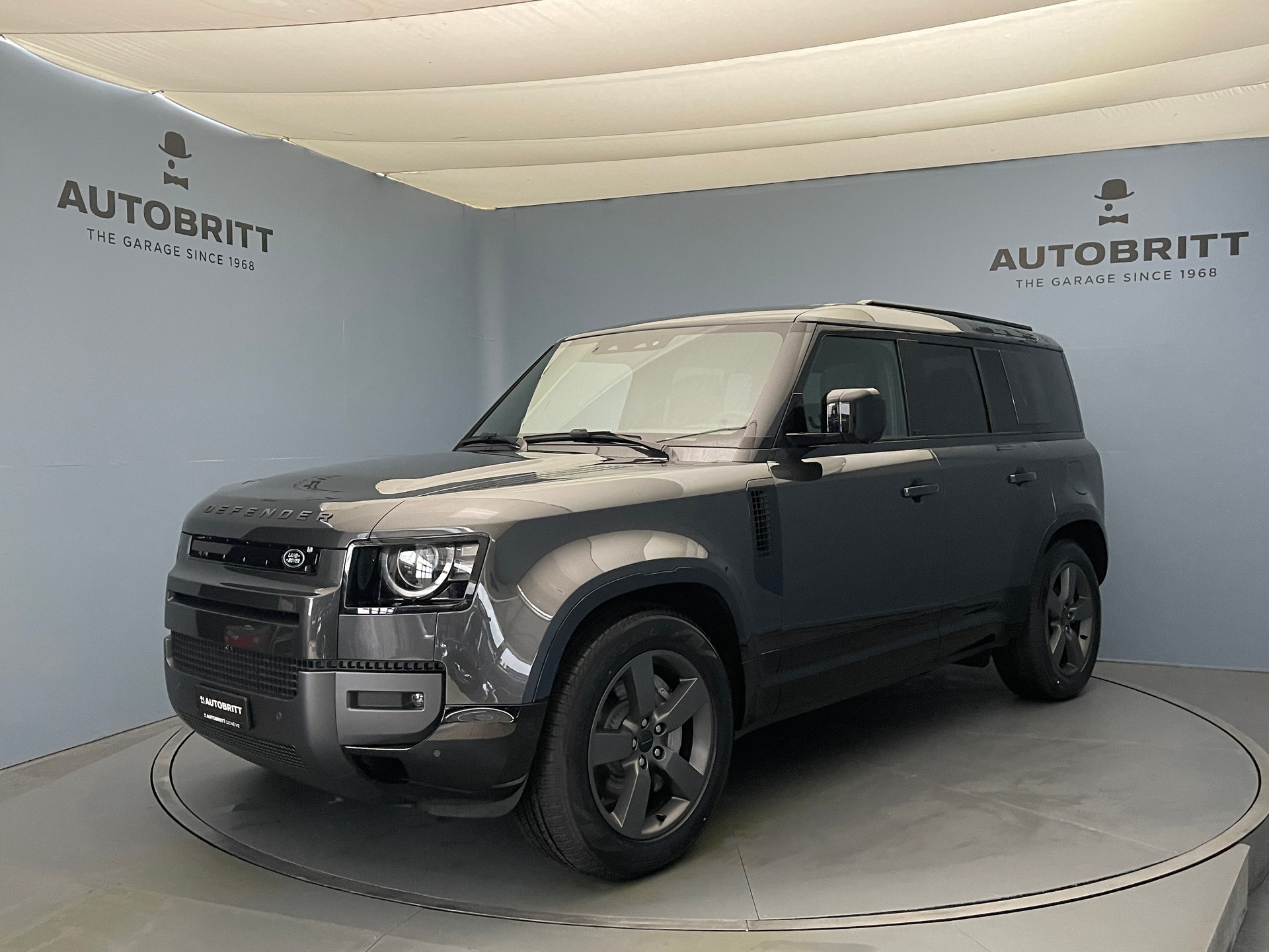LAND ROVER Defender 110 2.0 P300e X-Dynamic HSE-image-0