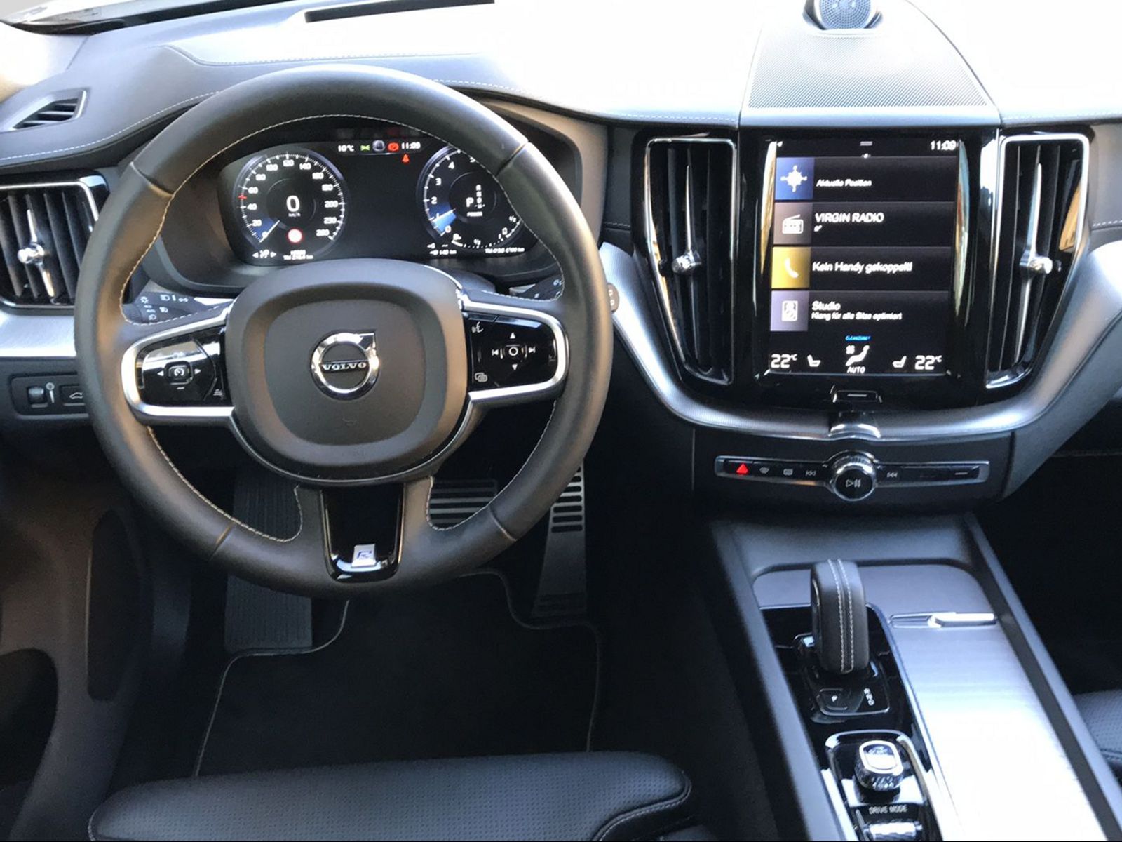 VOLVO XC60 2.0 T8 TE R-Design eAWD-image-10