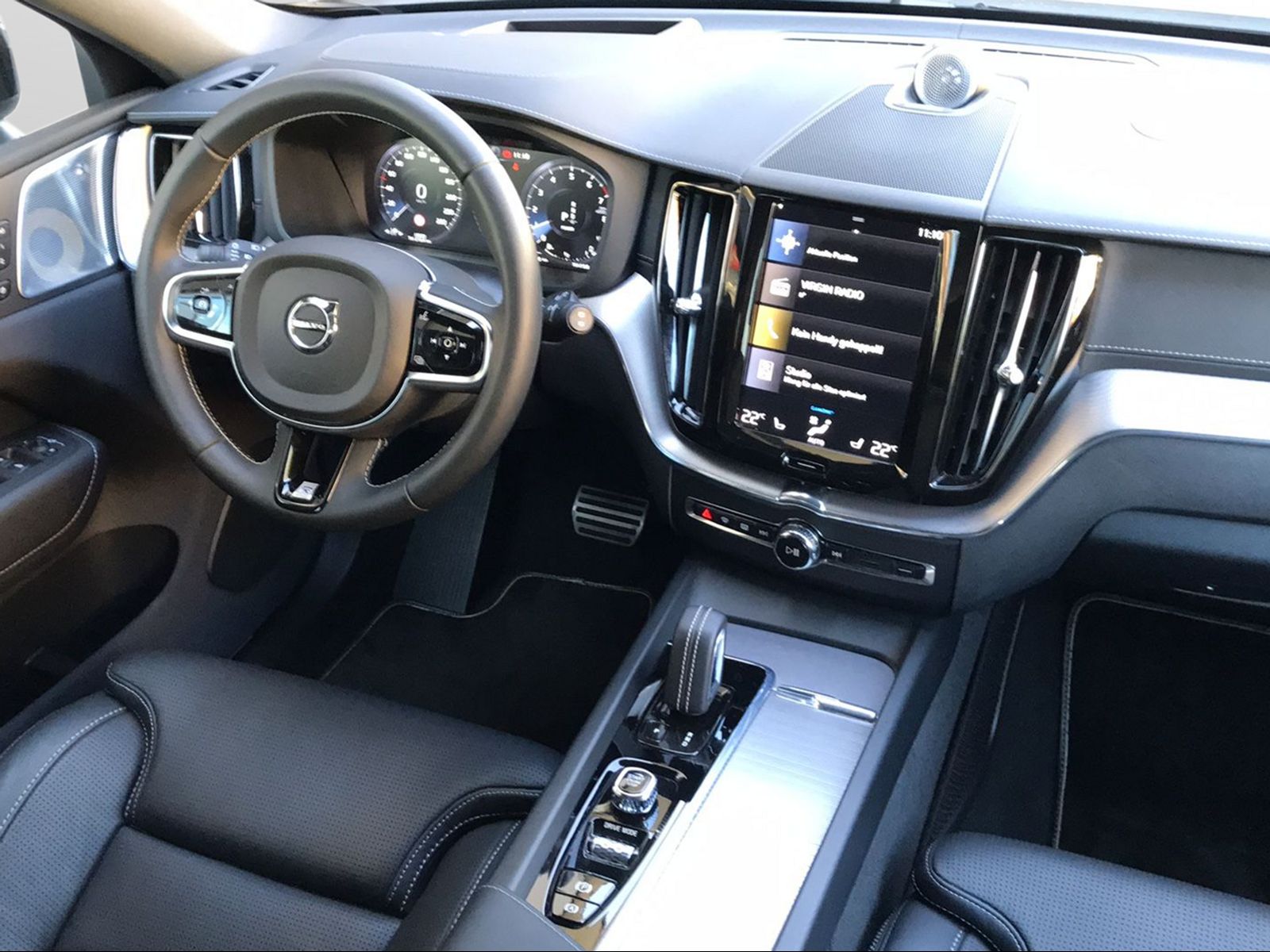 VOLVO XC60 2.0 T8 TE R-Design eAWD-image-9