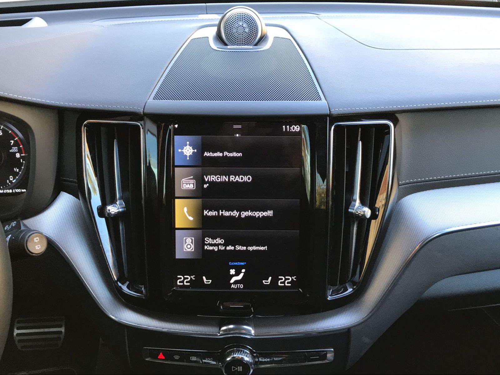 VOLVO XC60 2.0 T8 TE R-Design eAWD-image-14
