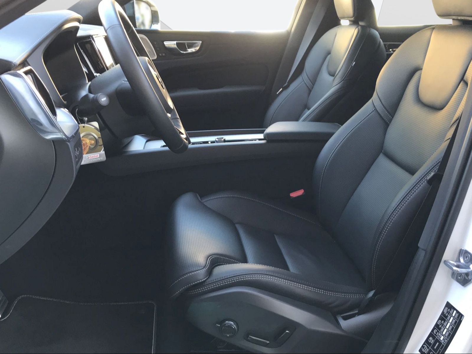 VOLVO XC60 2.0 T8 TE R-Design eAWD-image-11