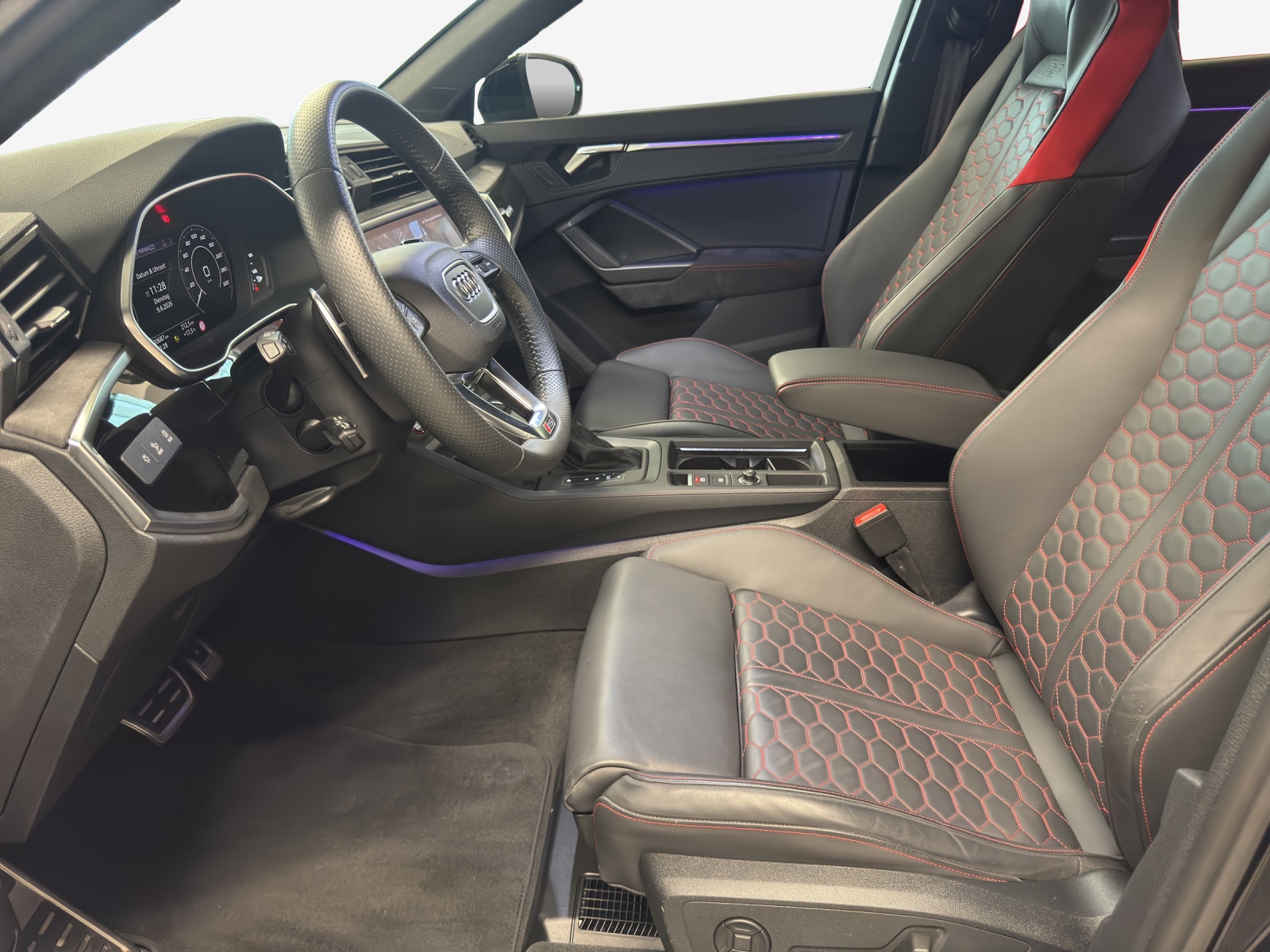 AUDI RS Q3 Sportback quattro S tronic-image-7