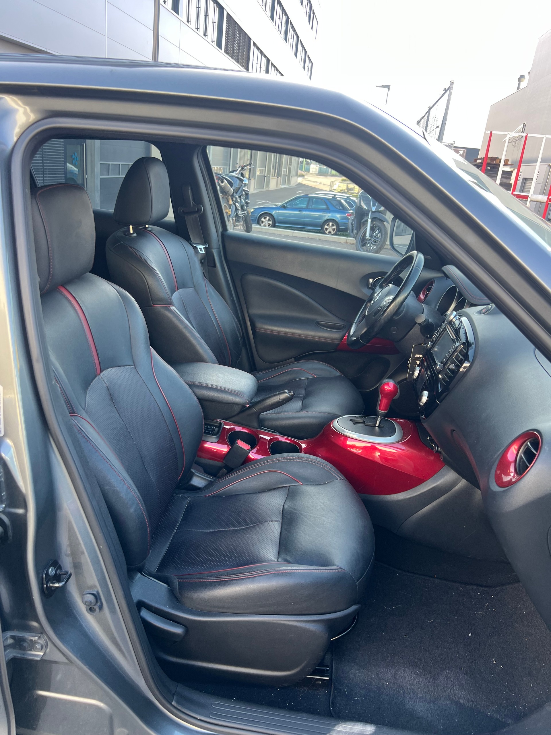 NISSAN Juke 1.6 DIG-T tekna 4x4 Xtronic M-CVT-image-13
