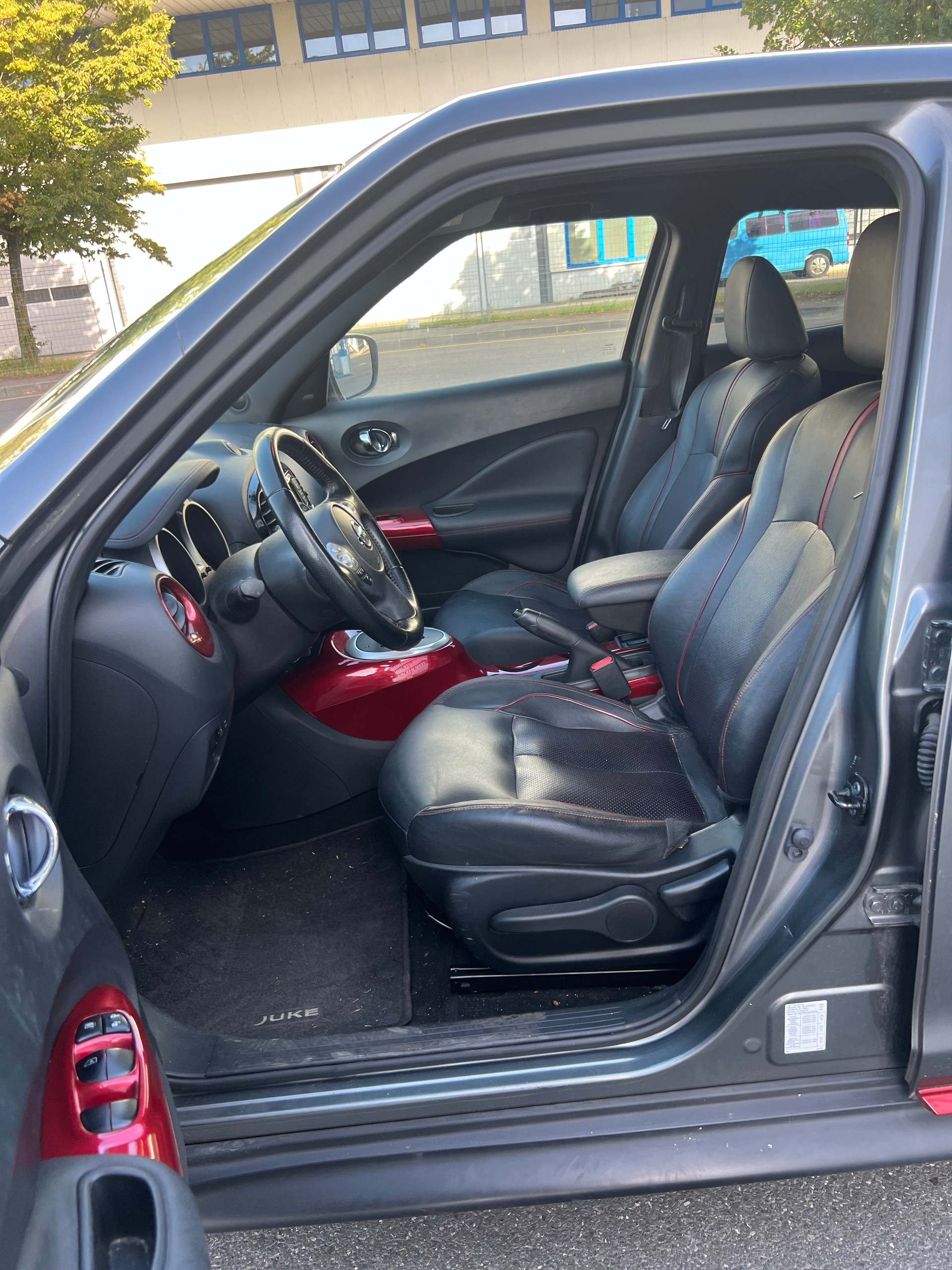 NISSAN Juke 1.6 DIG-T tekna 4x4 Xtronic M-CVT-image-9