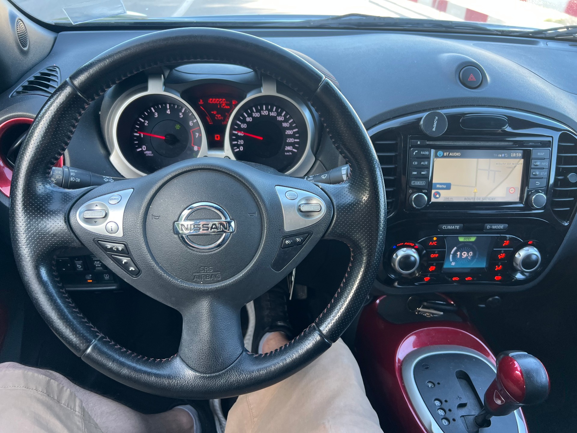 NISSAN Juke 1.6 DIG-T tekna 4x4 Xtronic M-CVT-image-11